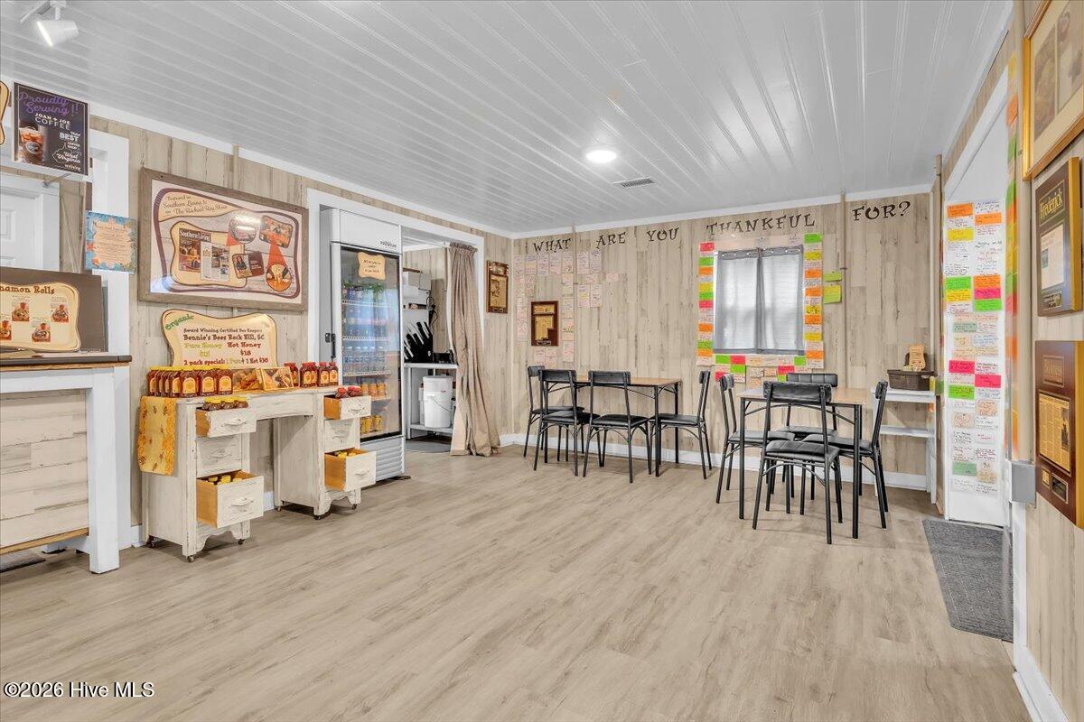 100551922 | Photo 44