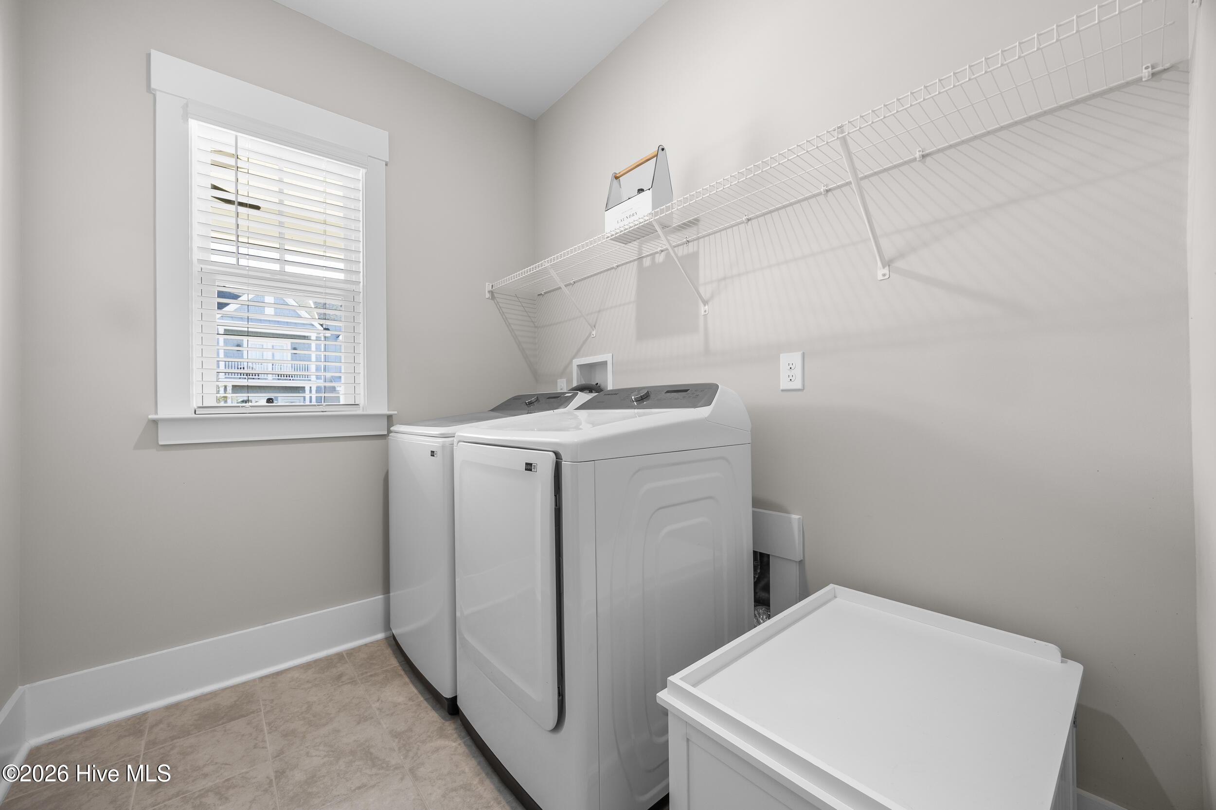 100561279 | Photo 16