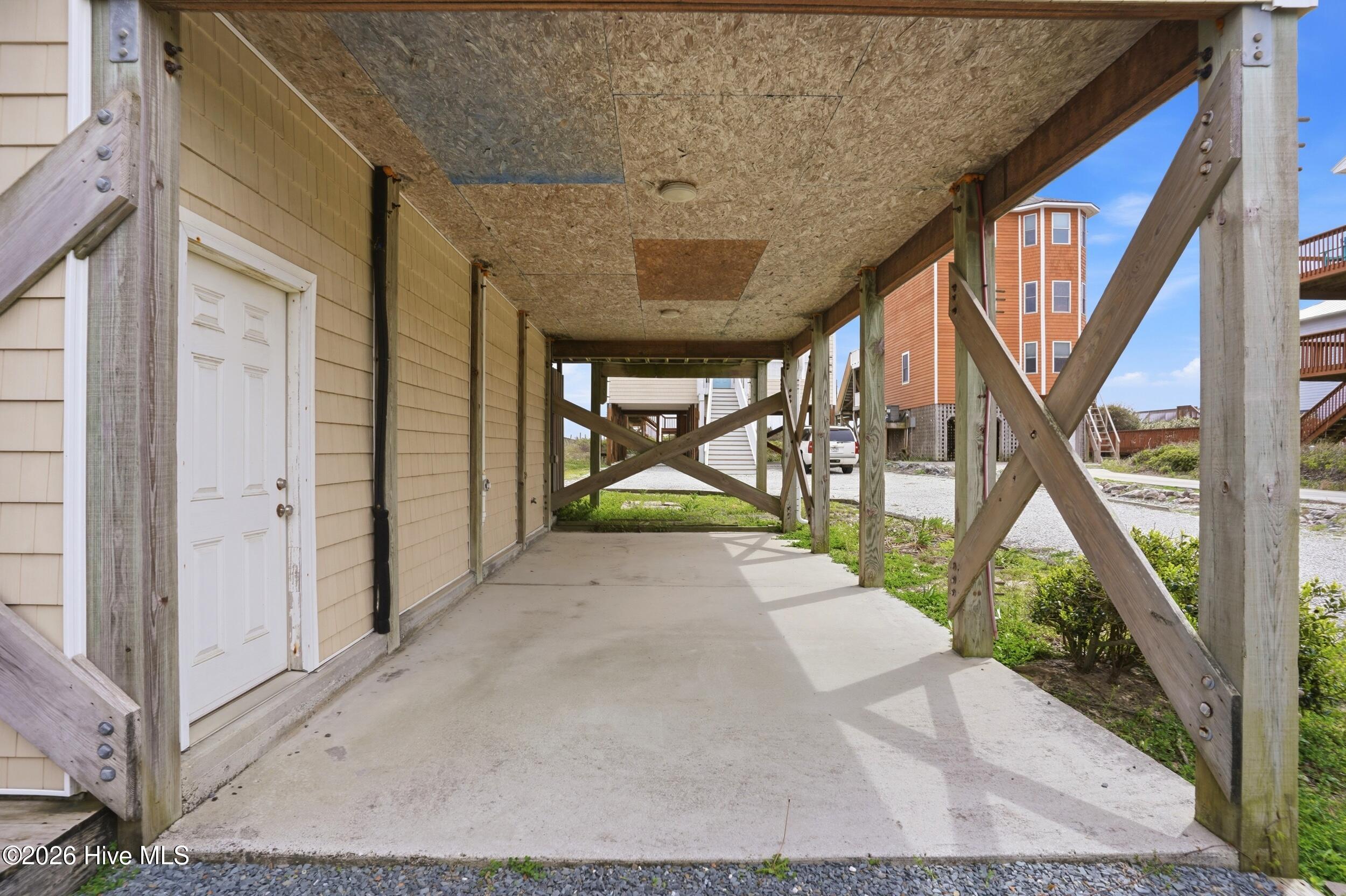 100566063 | Photo 52