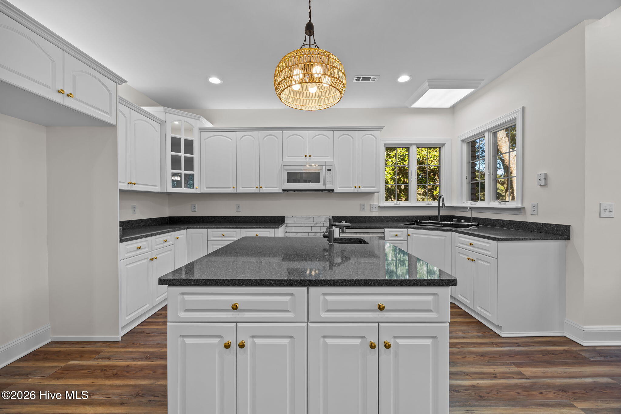 100548022 | Photo 16