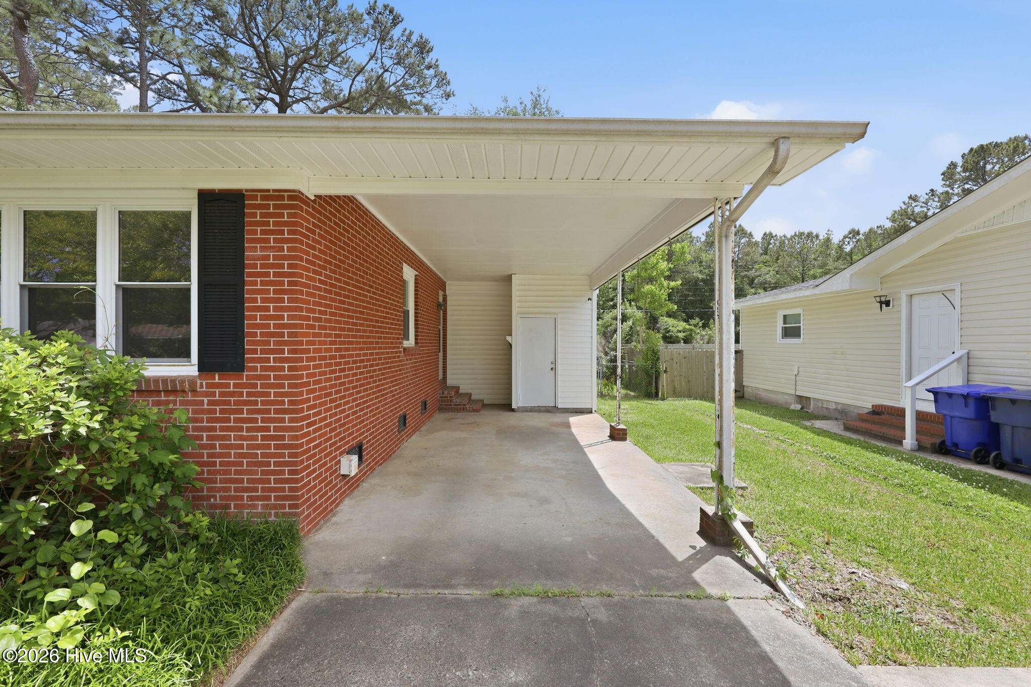 121 Bryan 