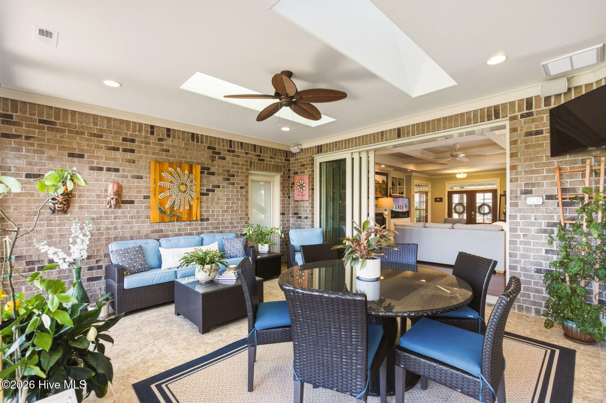 100564432 | Photo 40