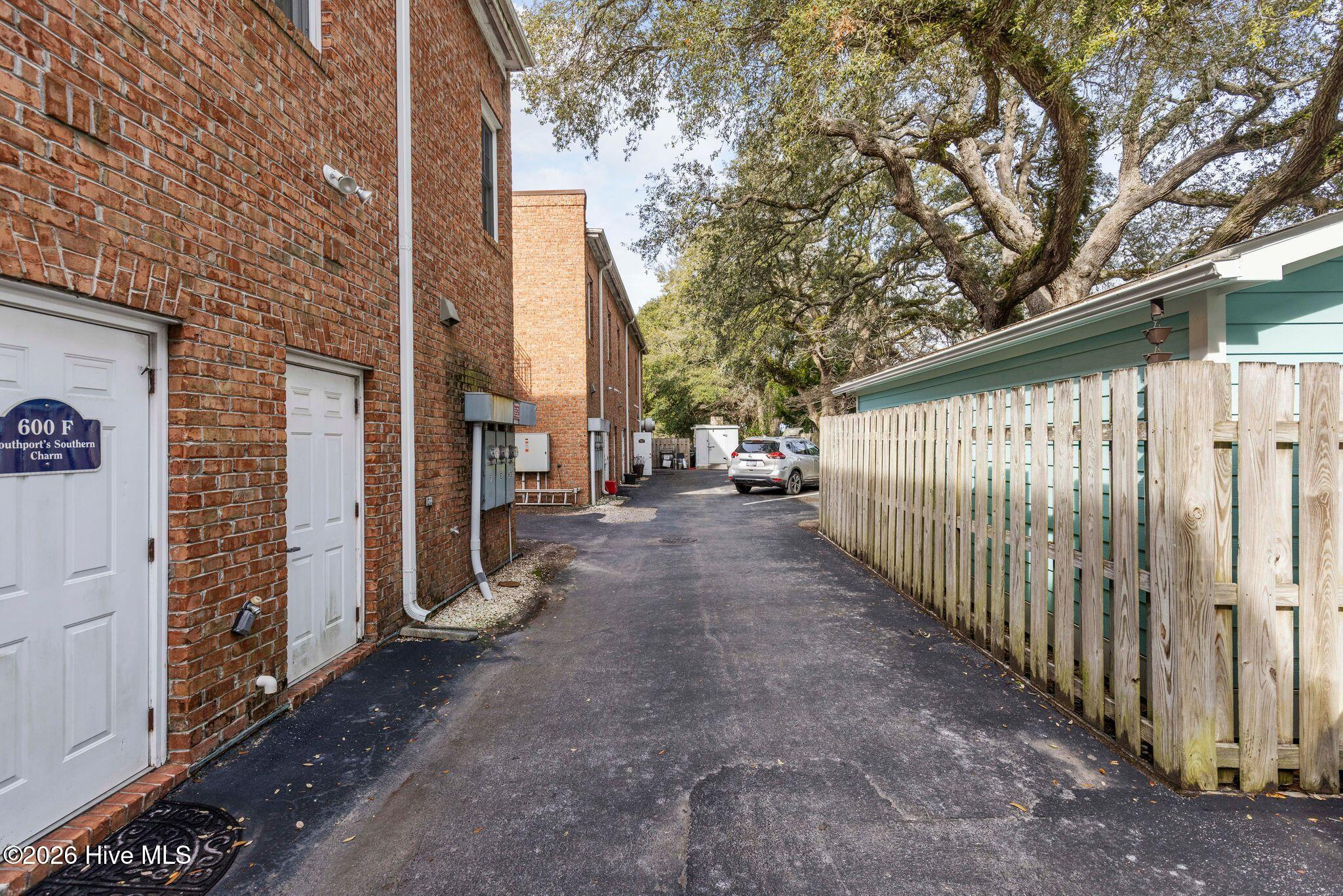 100550657 | Photo 26