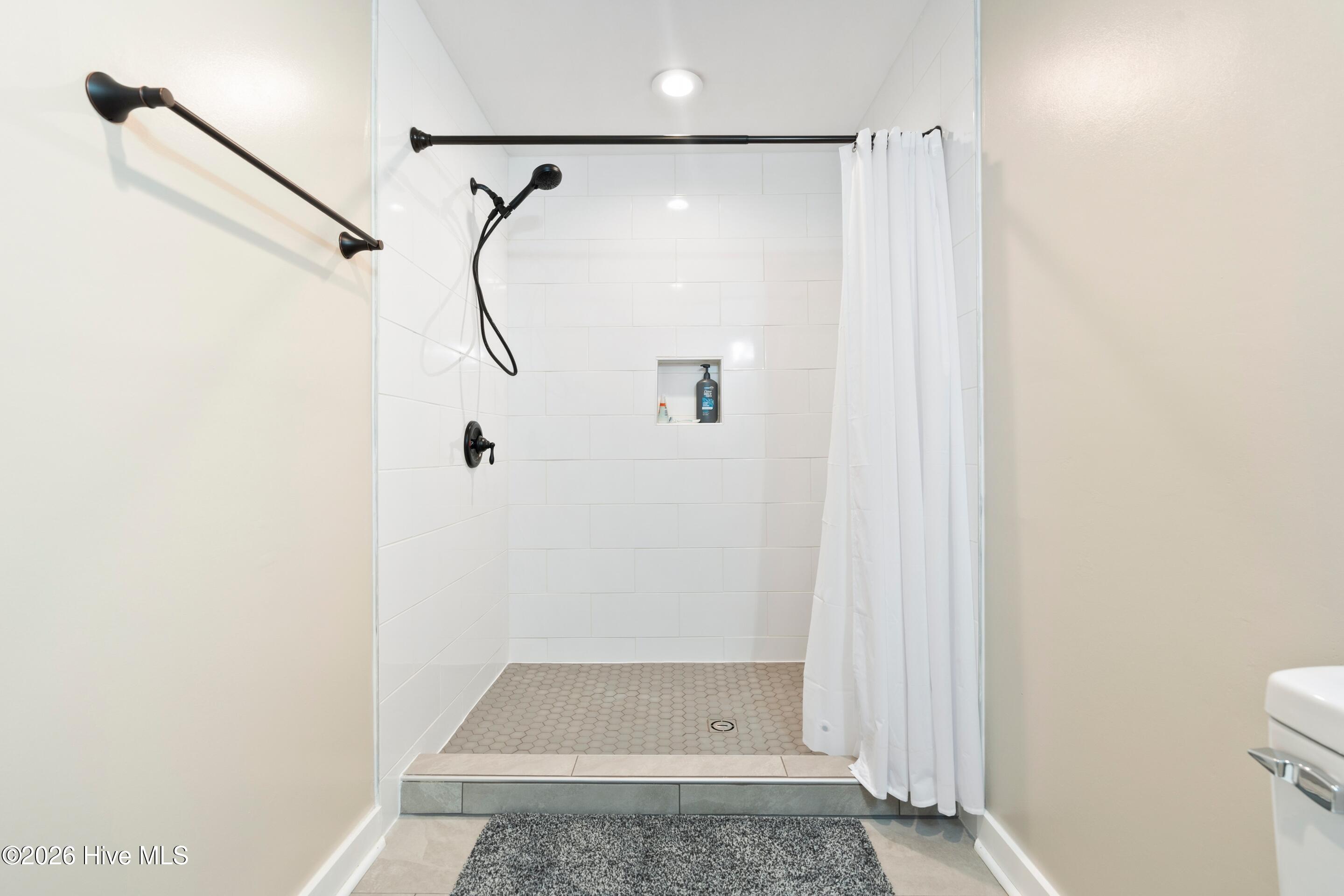 100549187 | Photo 77