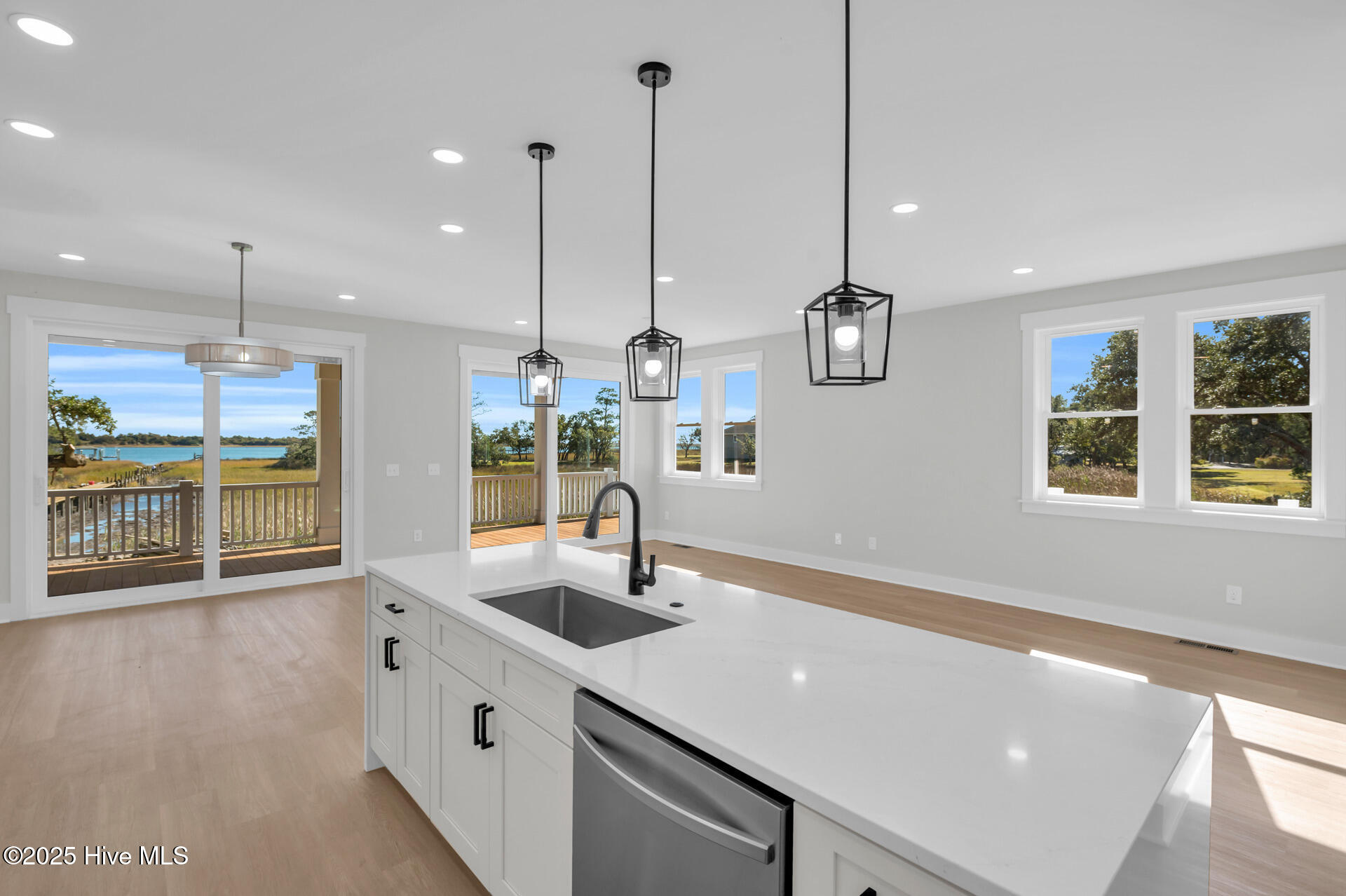 100540114 | Photo 18