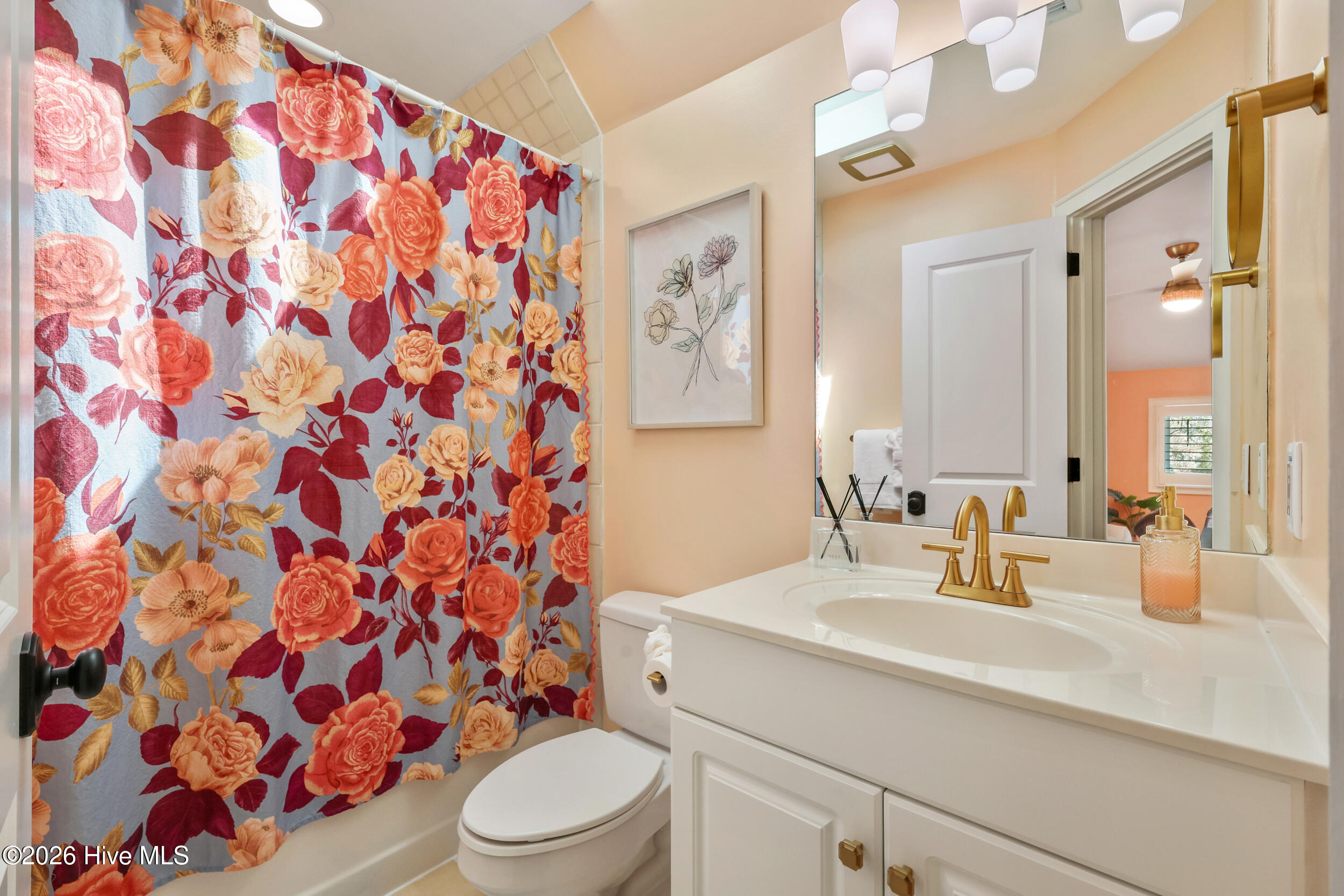 100562808 | Photo 28