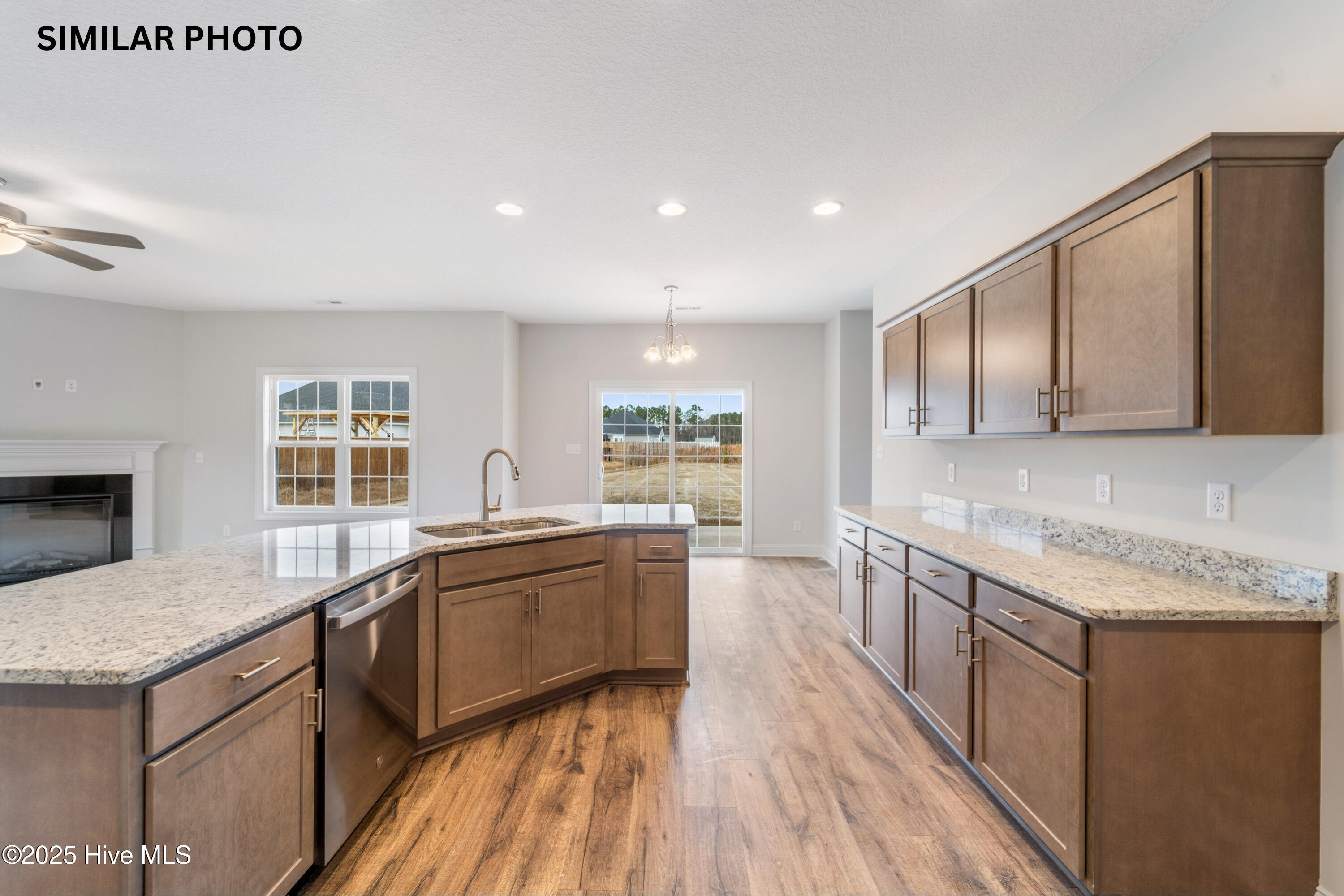 100521769 | Photo 24