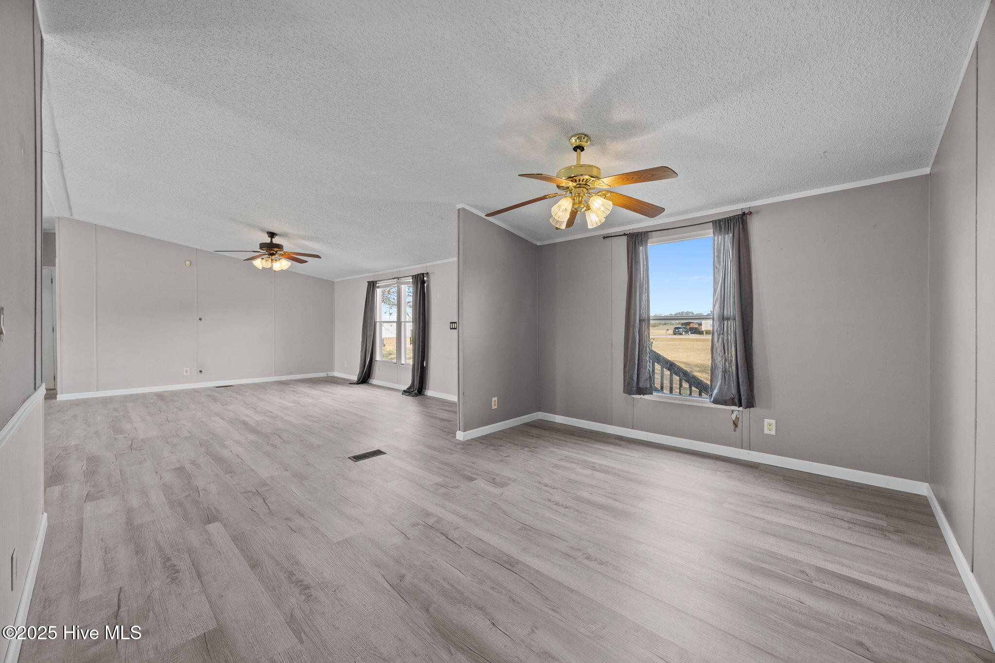 100546042 | Photo 11