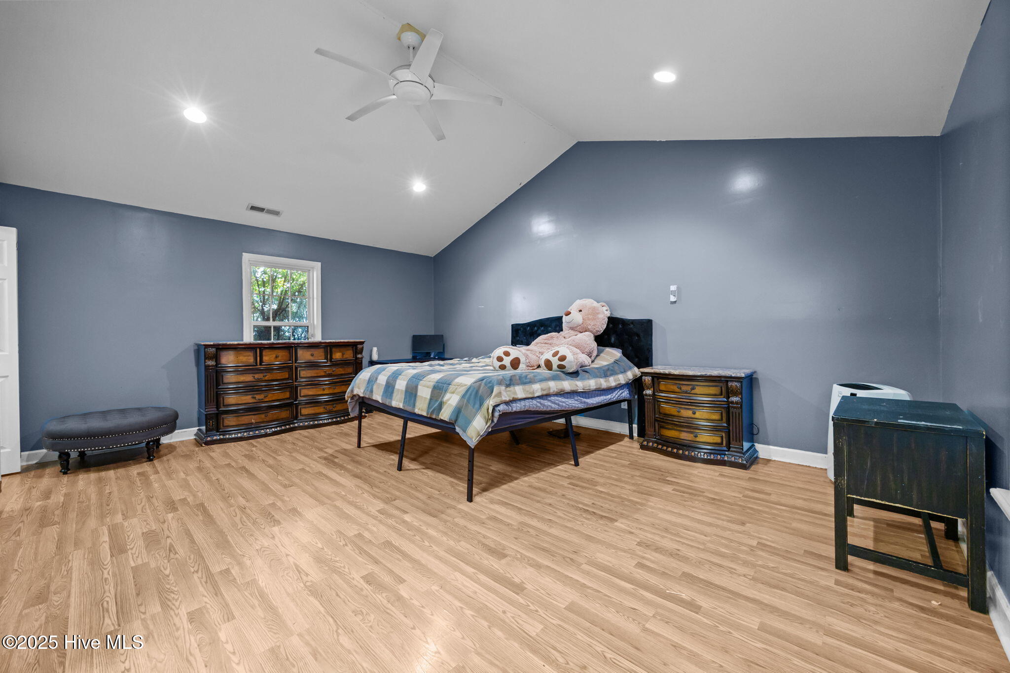 100544873 | Photo 16