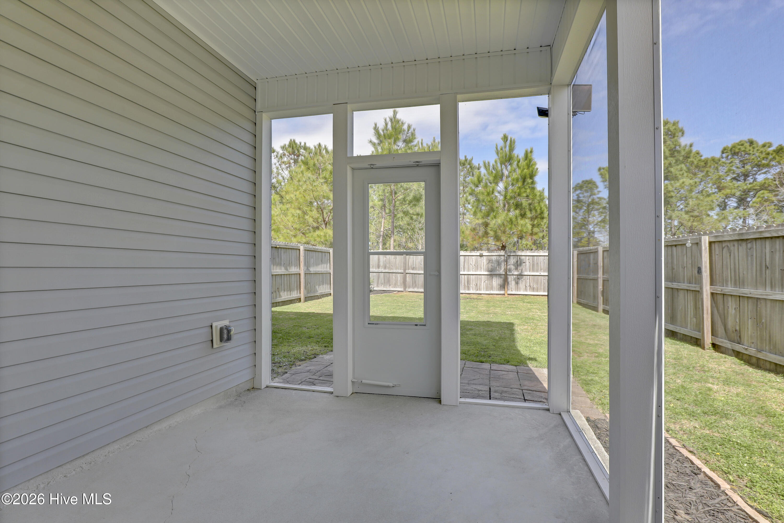 100560306 | Photo 26