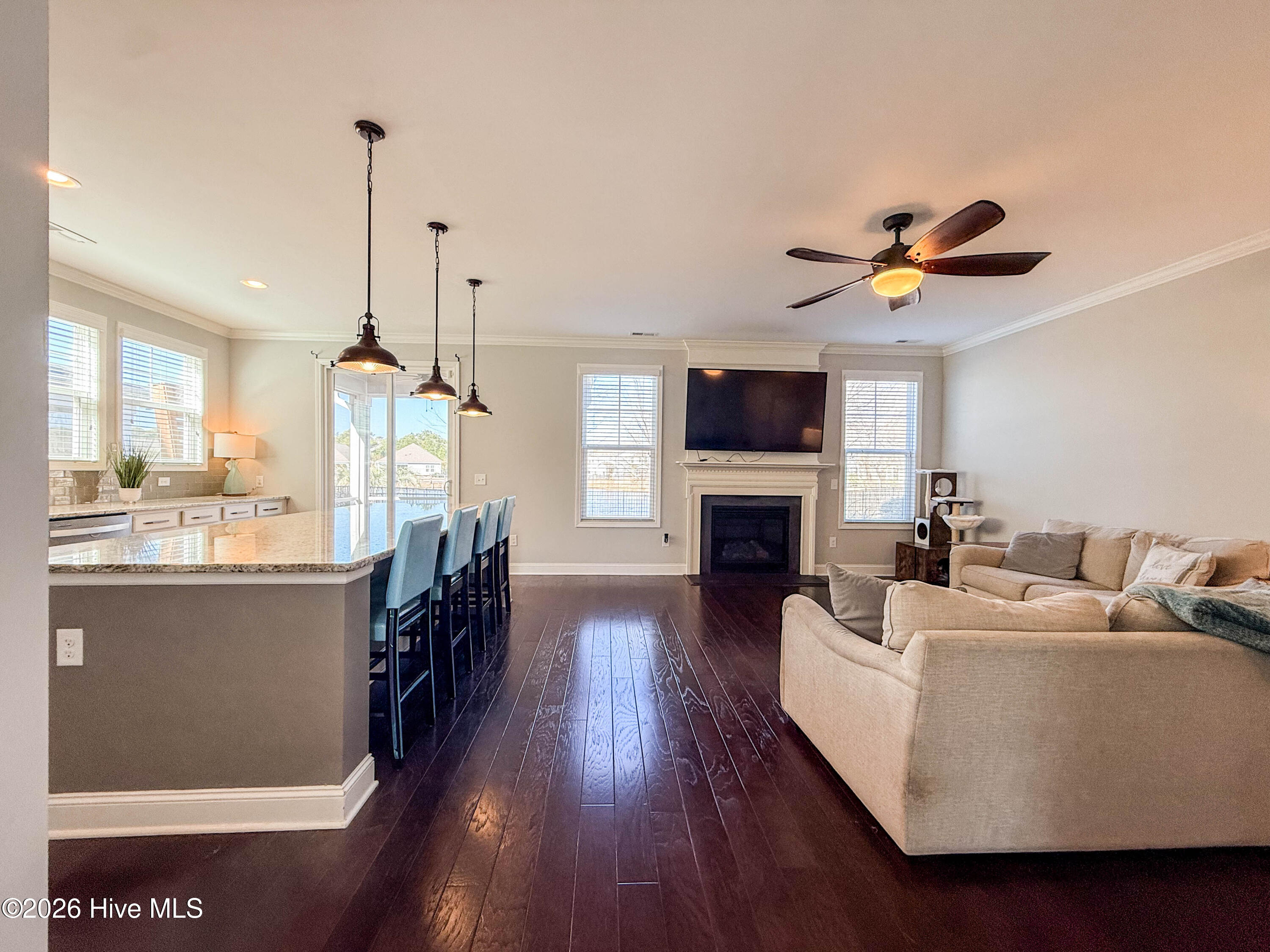 100553968 | Photo 11