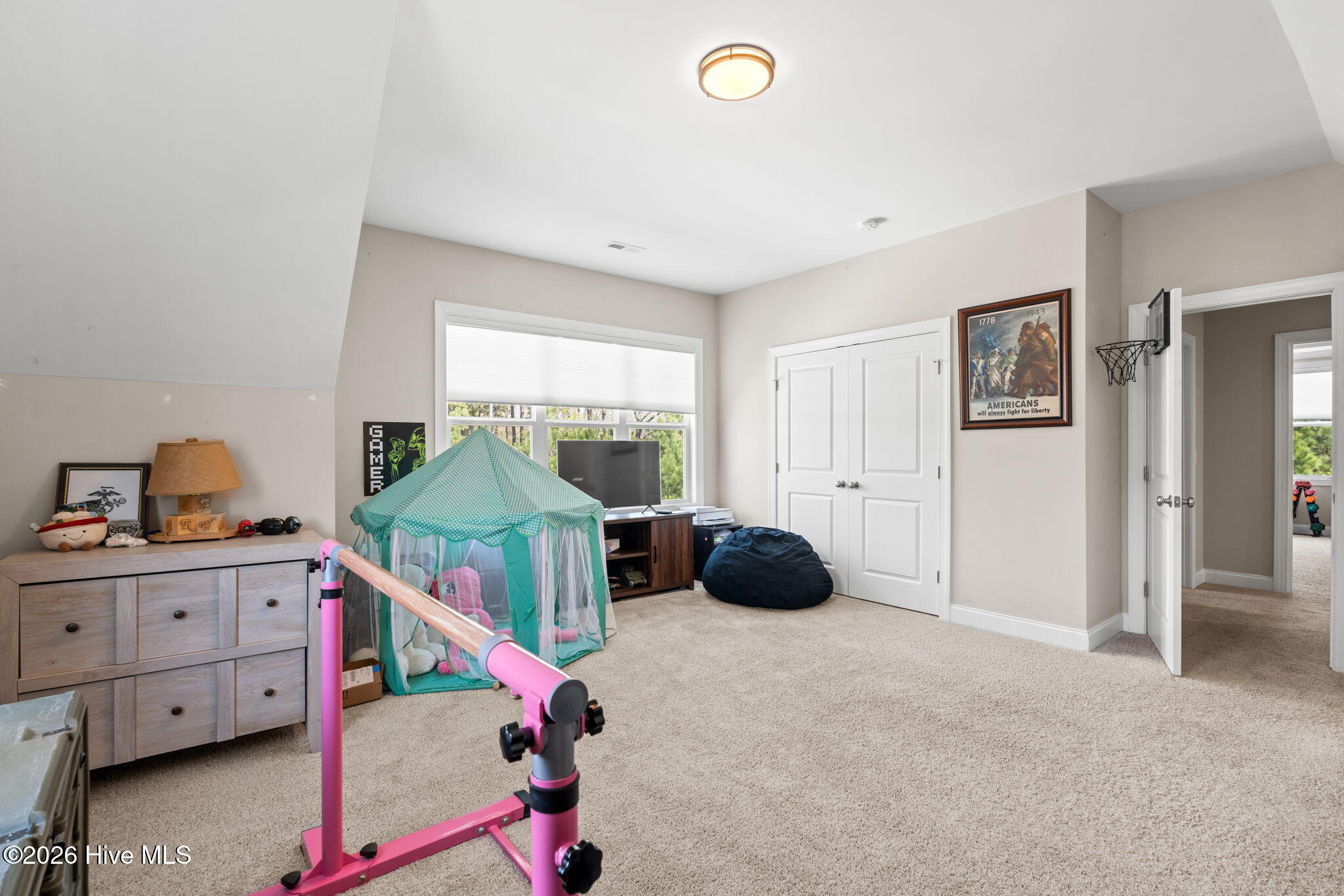 100564109 | Photo 28