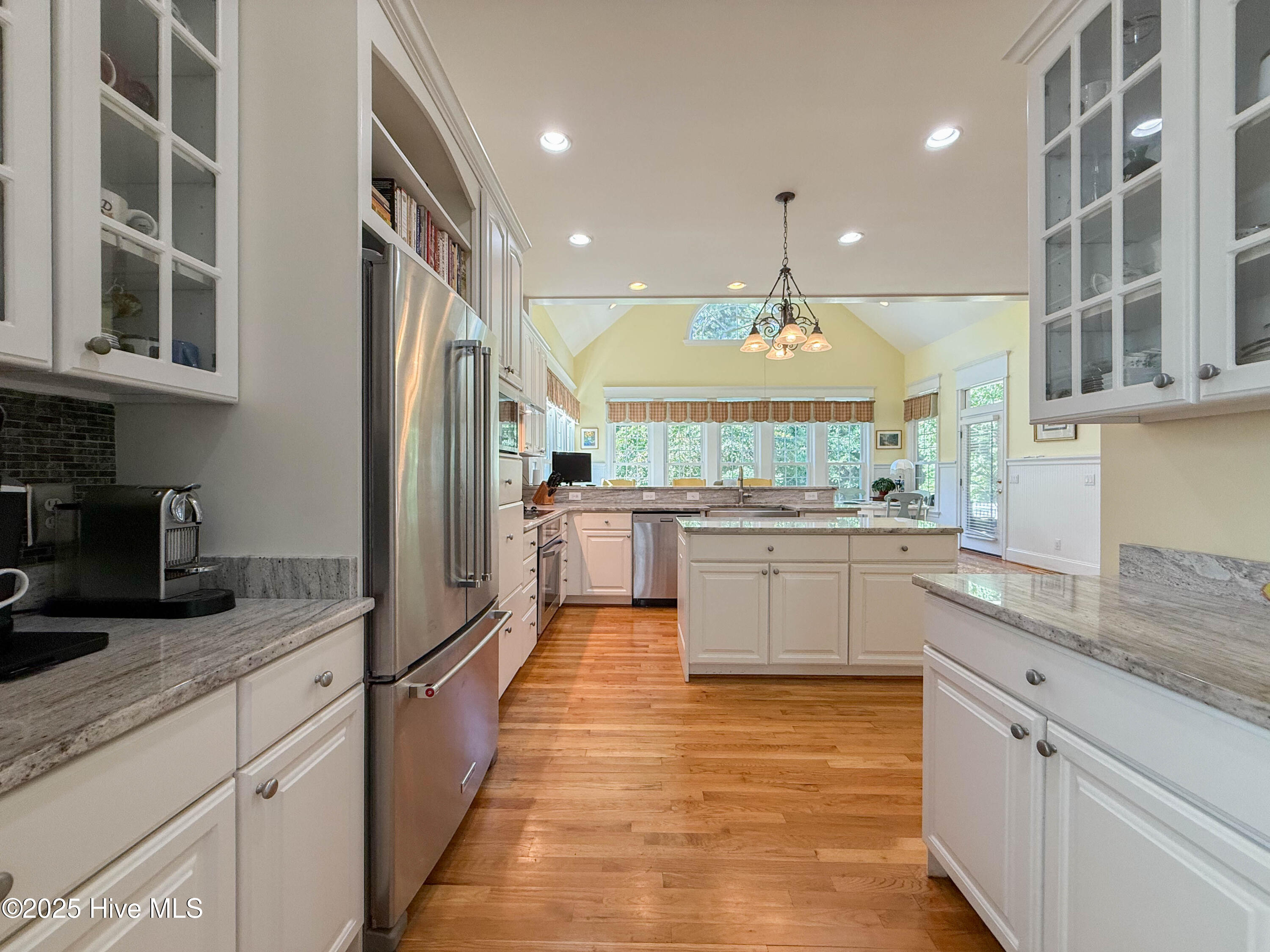 100561292 | Photo 29