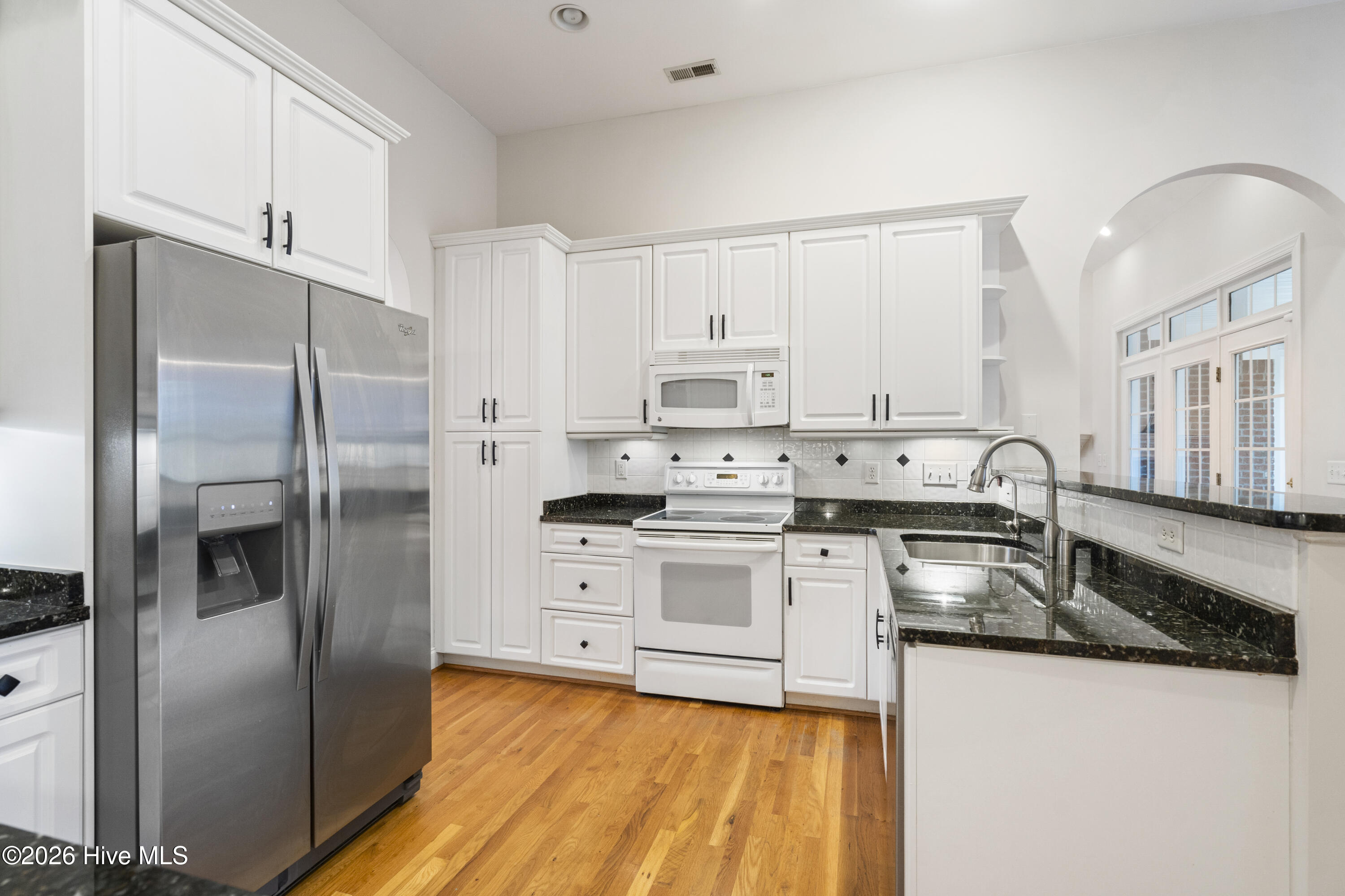 100550705 | Photo 21