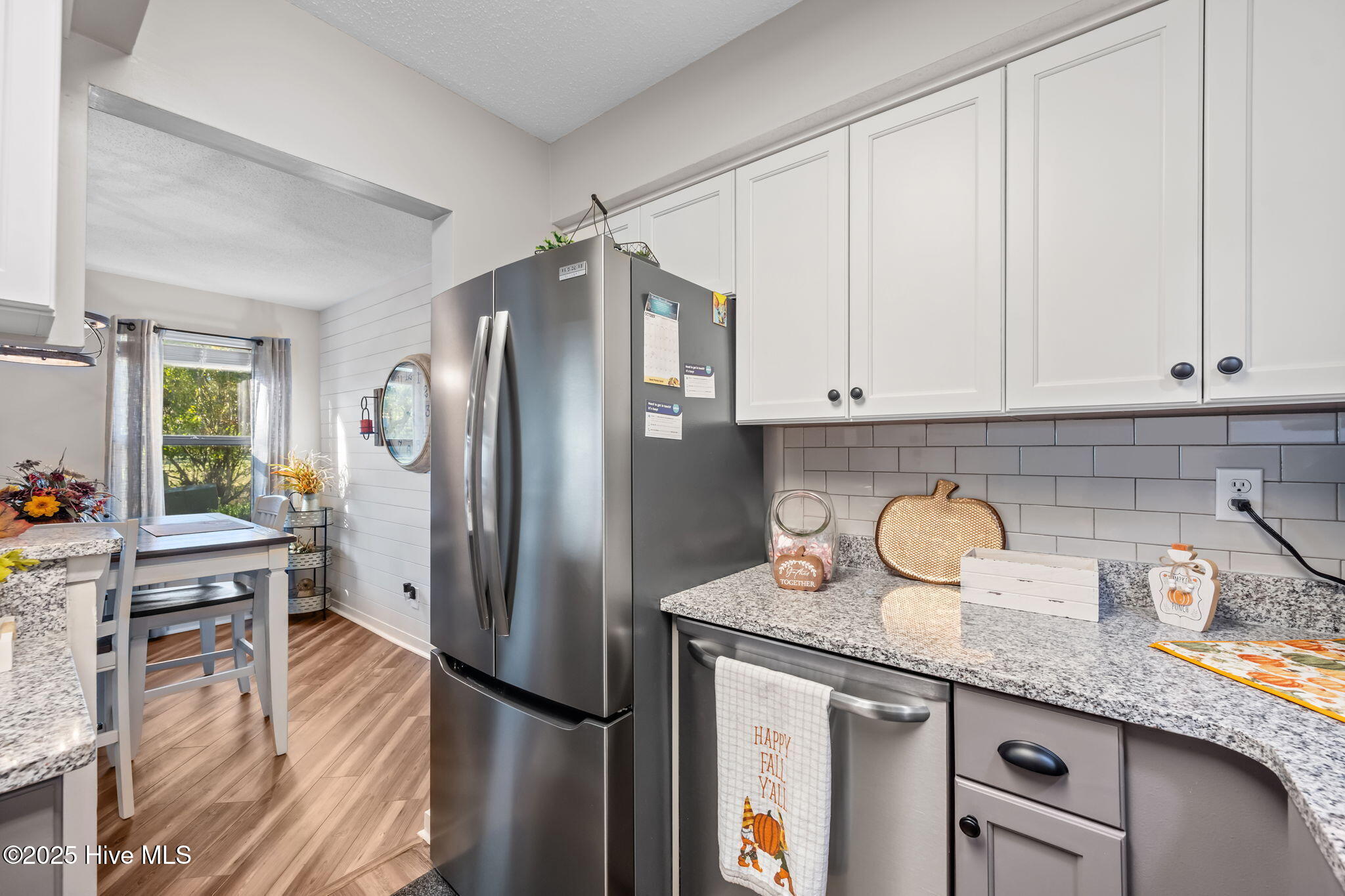 100537179 | Photo 25