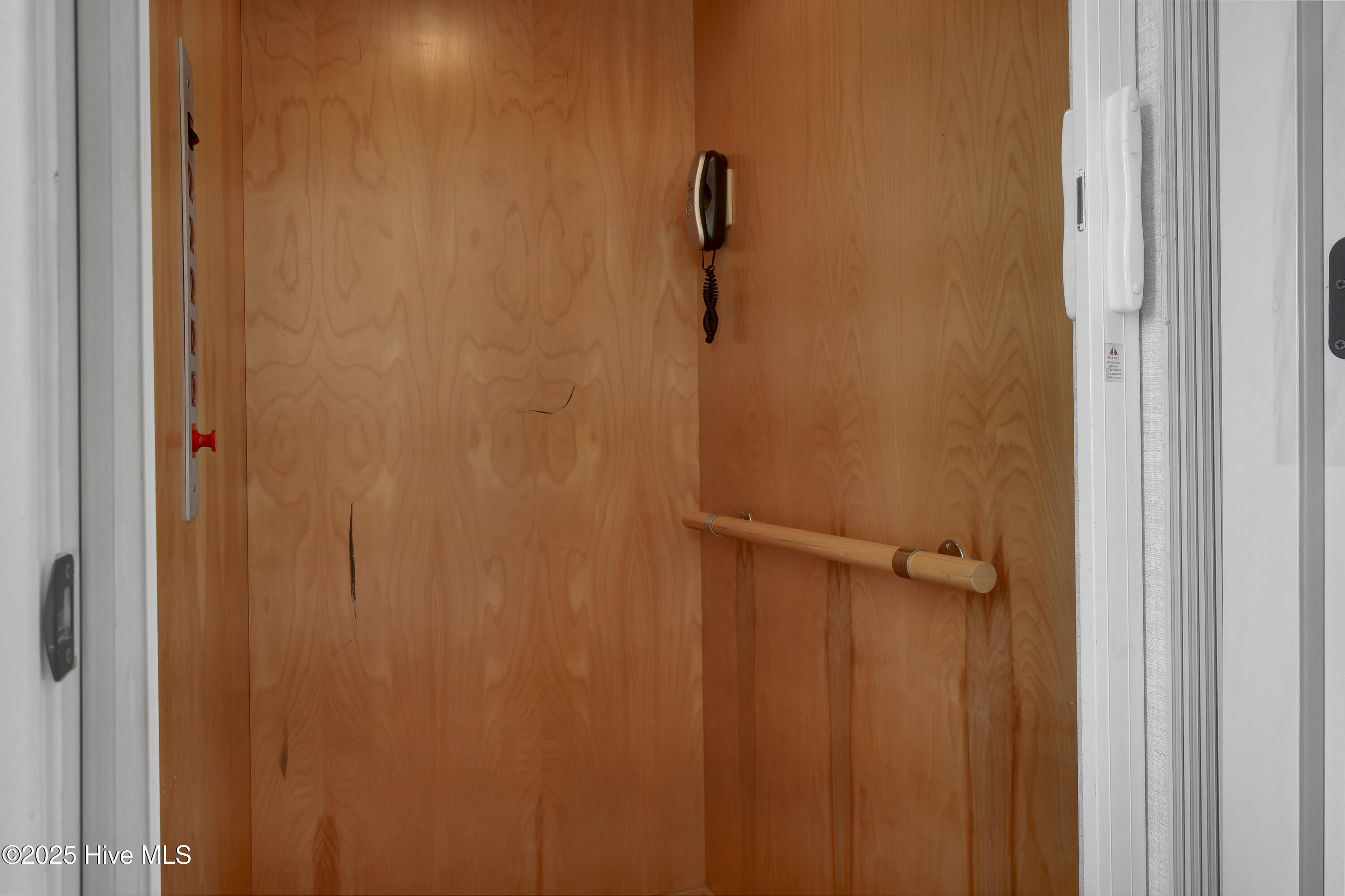 100528059 | Photo 42