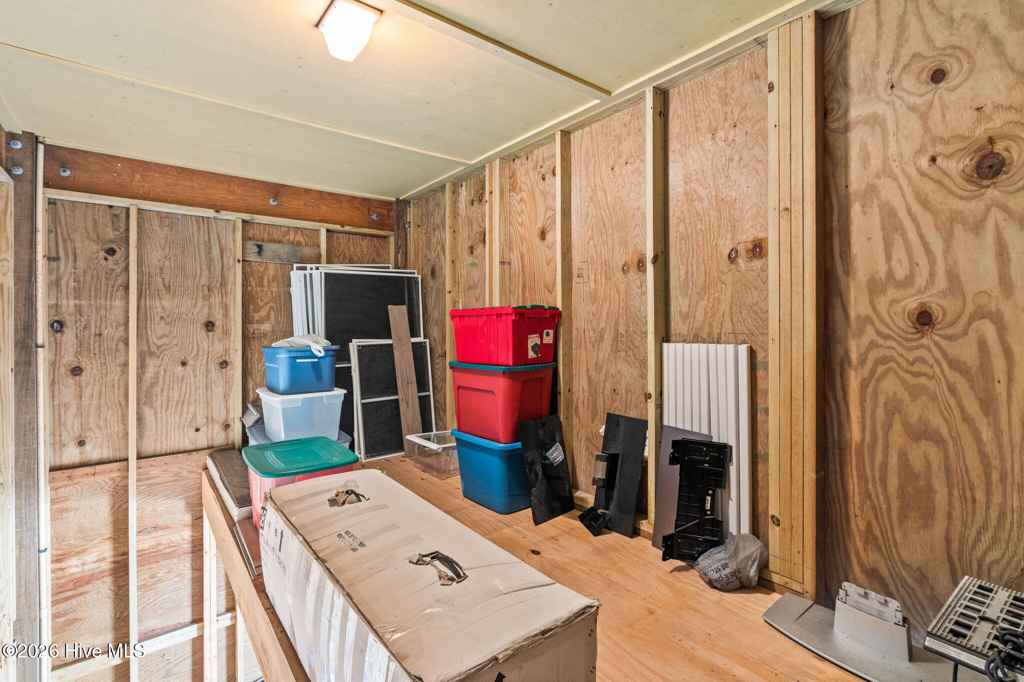 100555015 | Photo 52