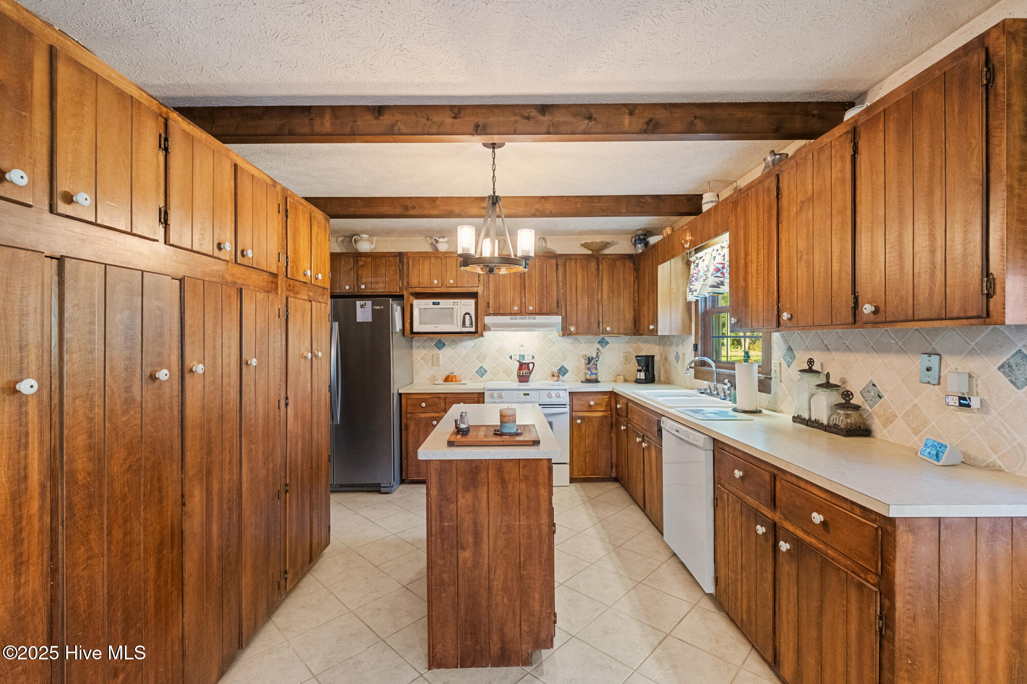 100542459 | Photo 22