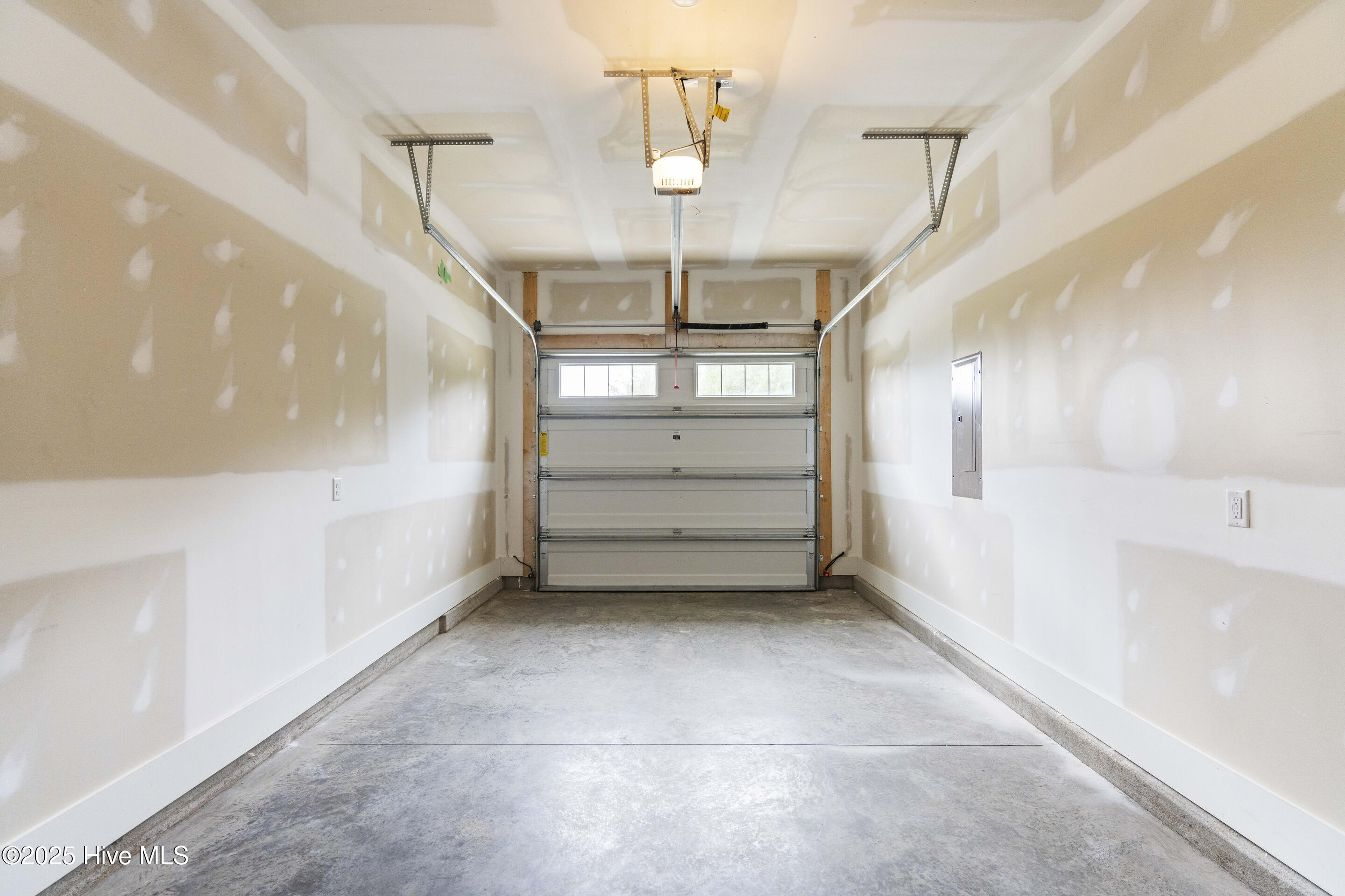 100519186 | Photo 17