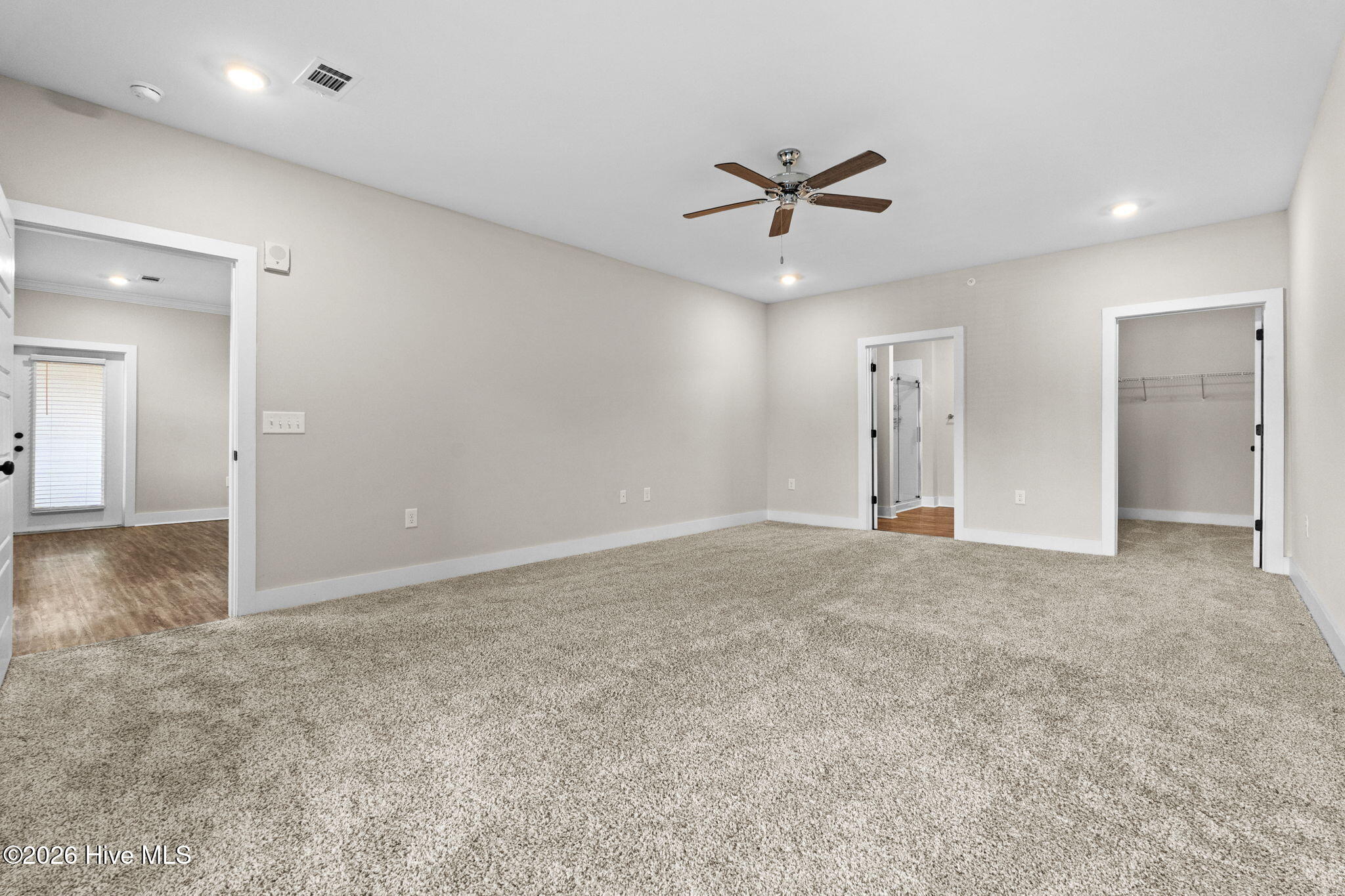 100566084 | Photo 28