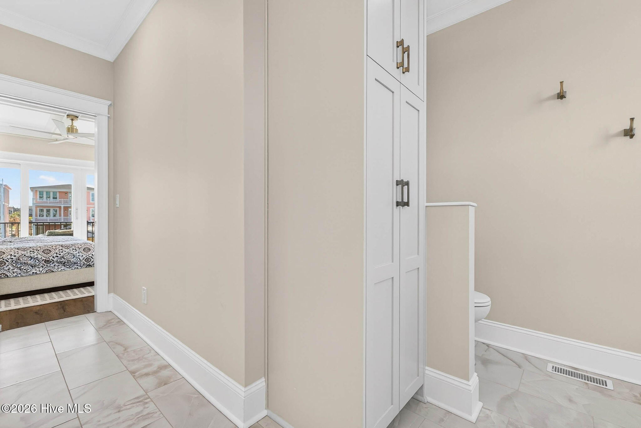 100561334 | Photo 35