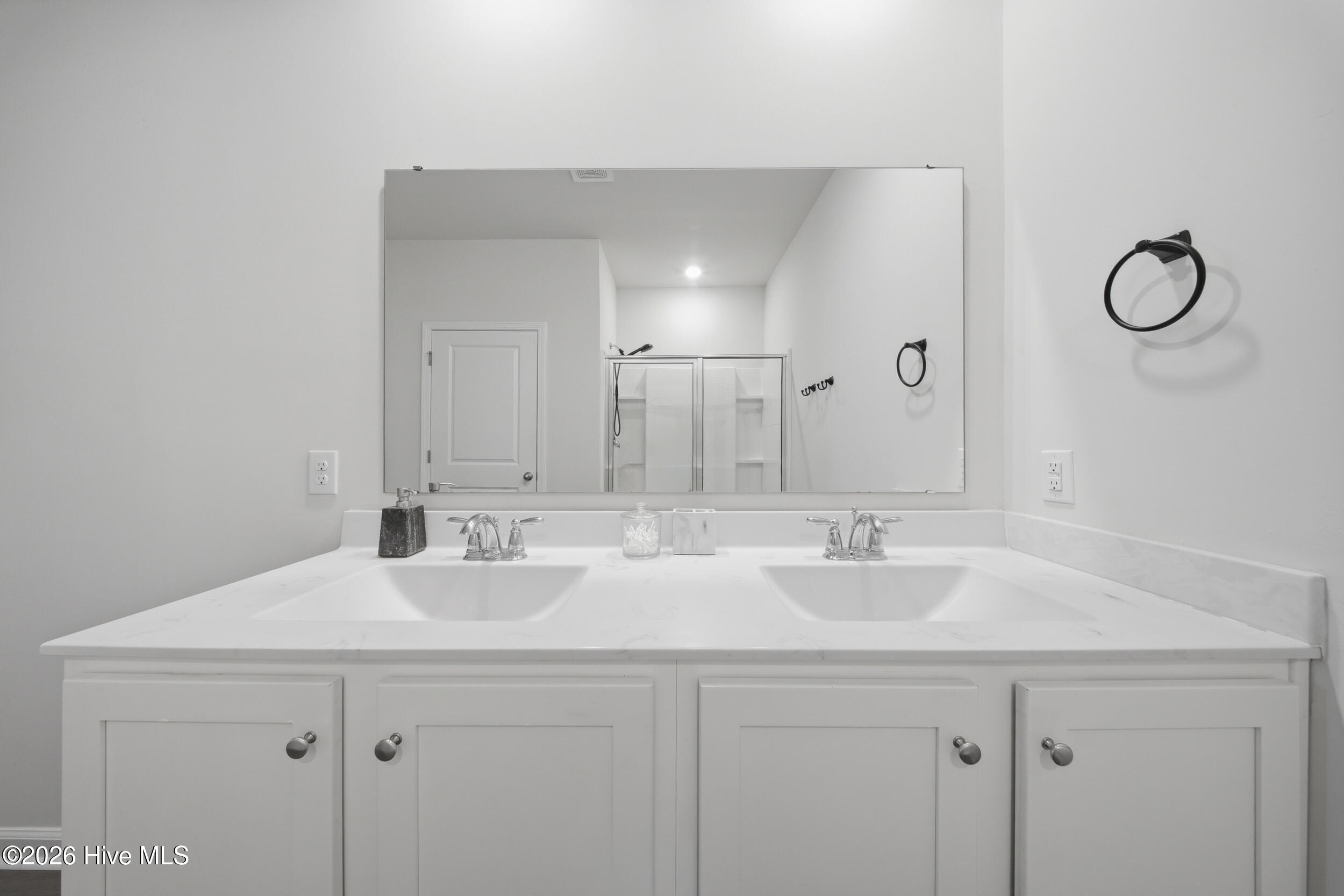 100565594 | Photo 41