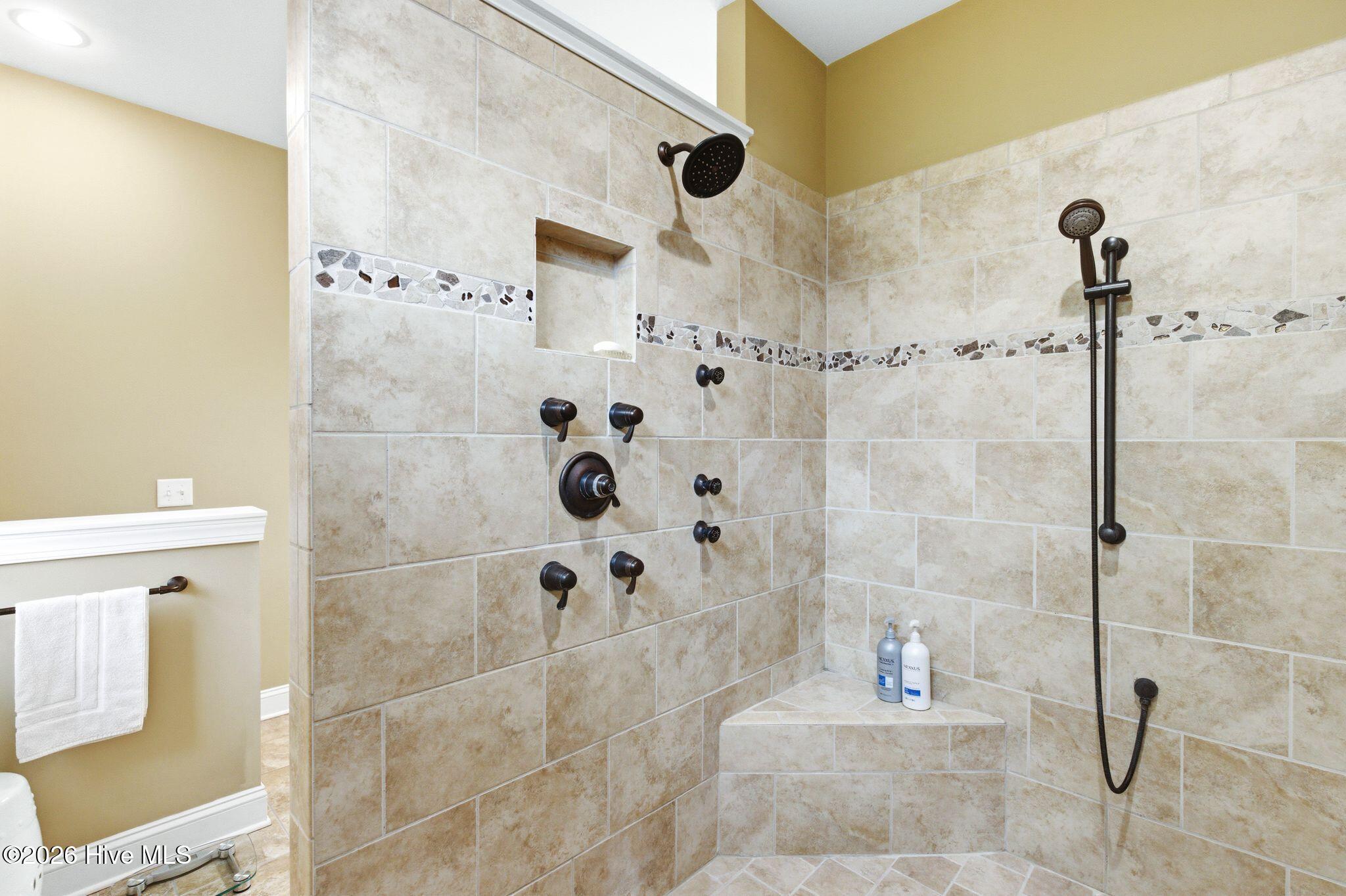 100564231 | Photo 34