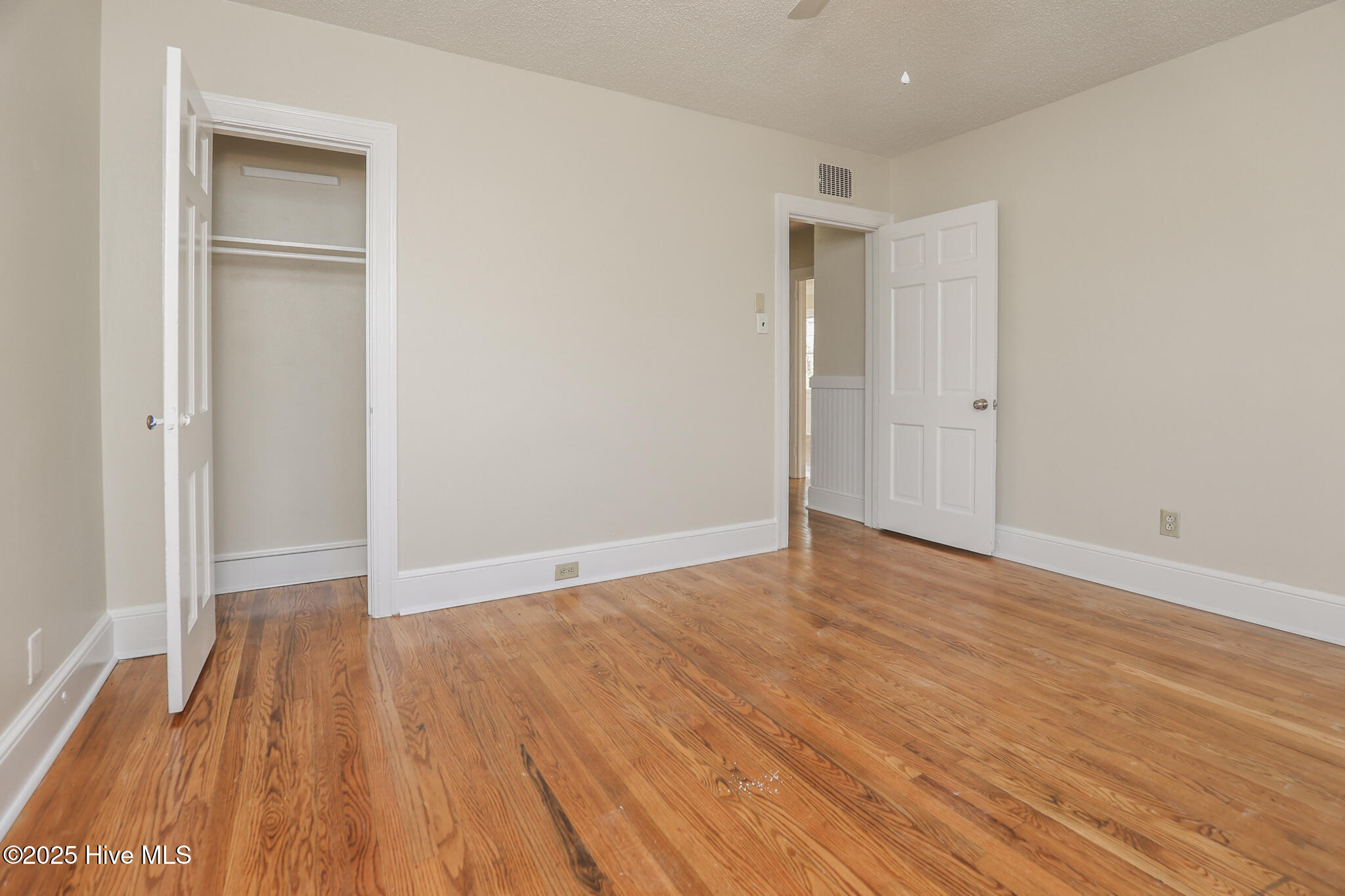 100542091 | Photo 16