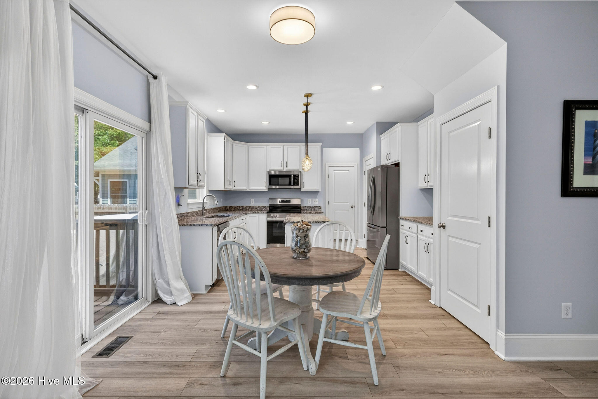 100570587 | Photo 15