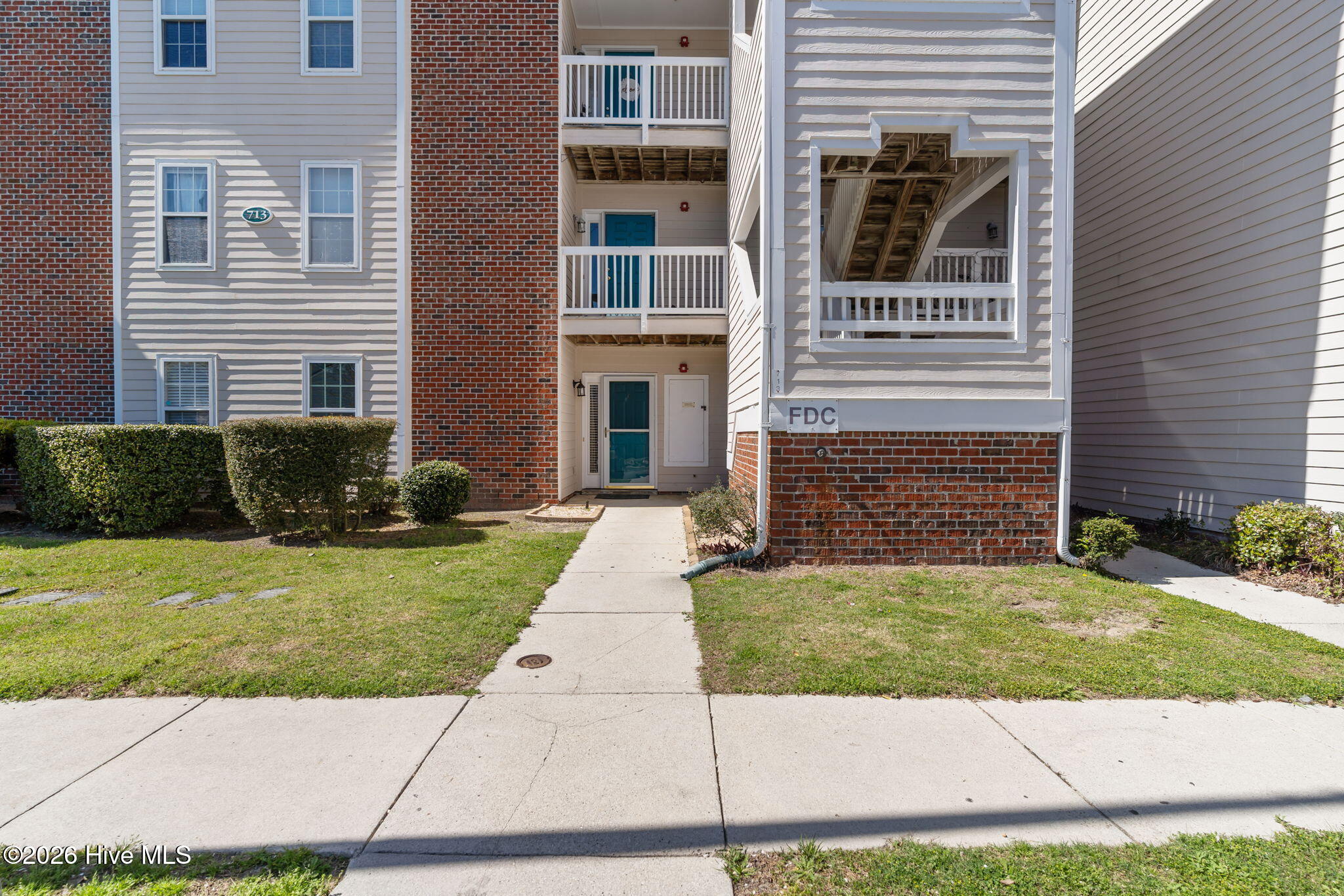 100560548 | Photo 29