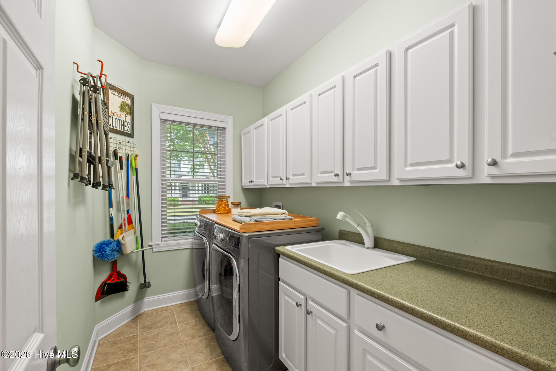 100554088 | Photo 51