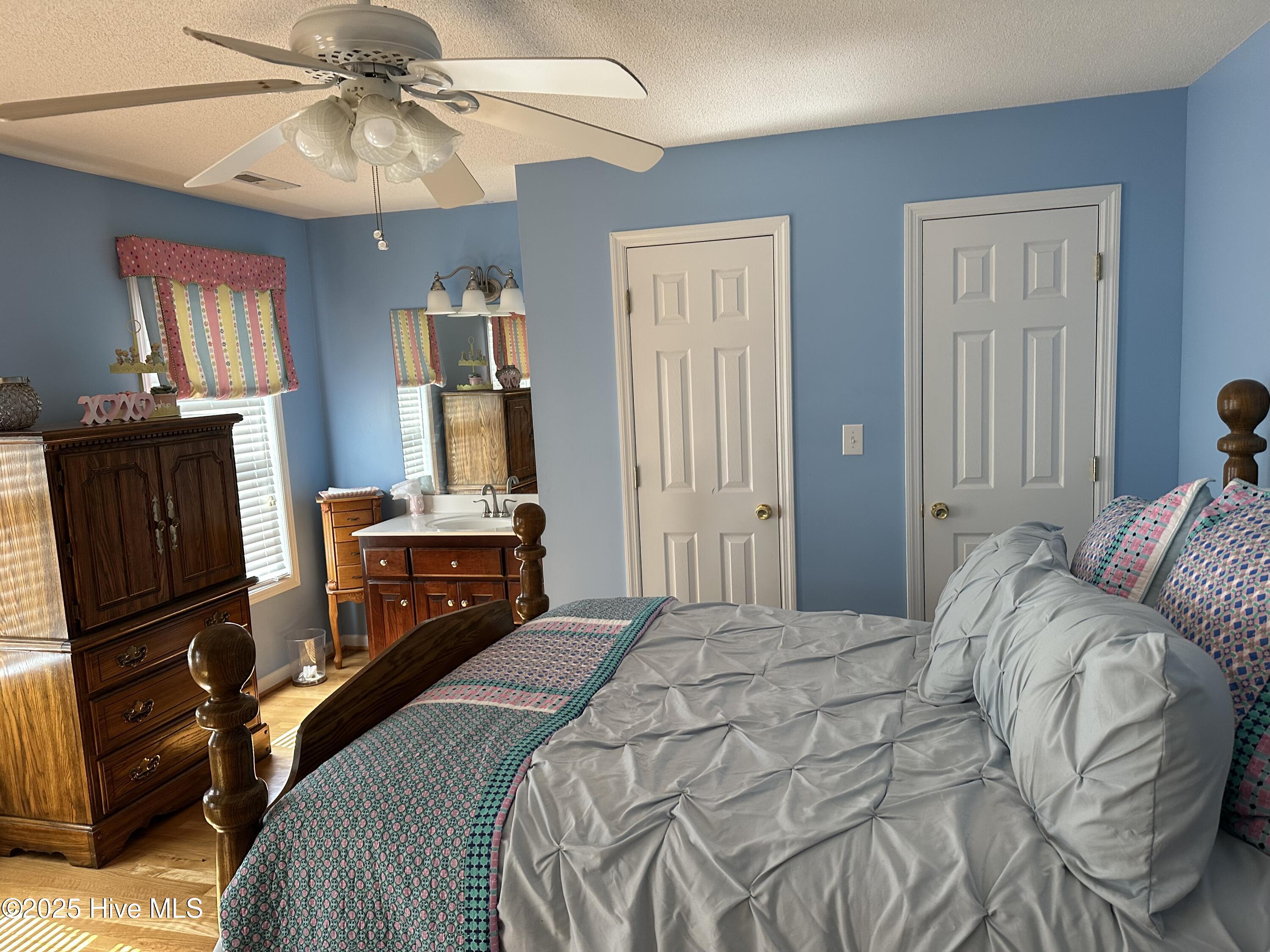 100514130 | Photo 91