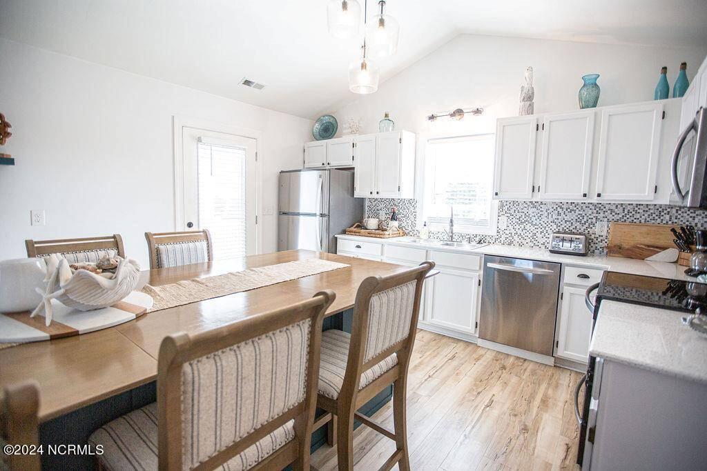 100558410 | Photo 15