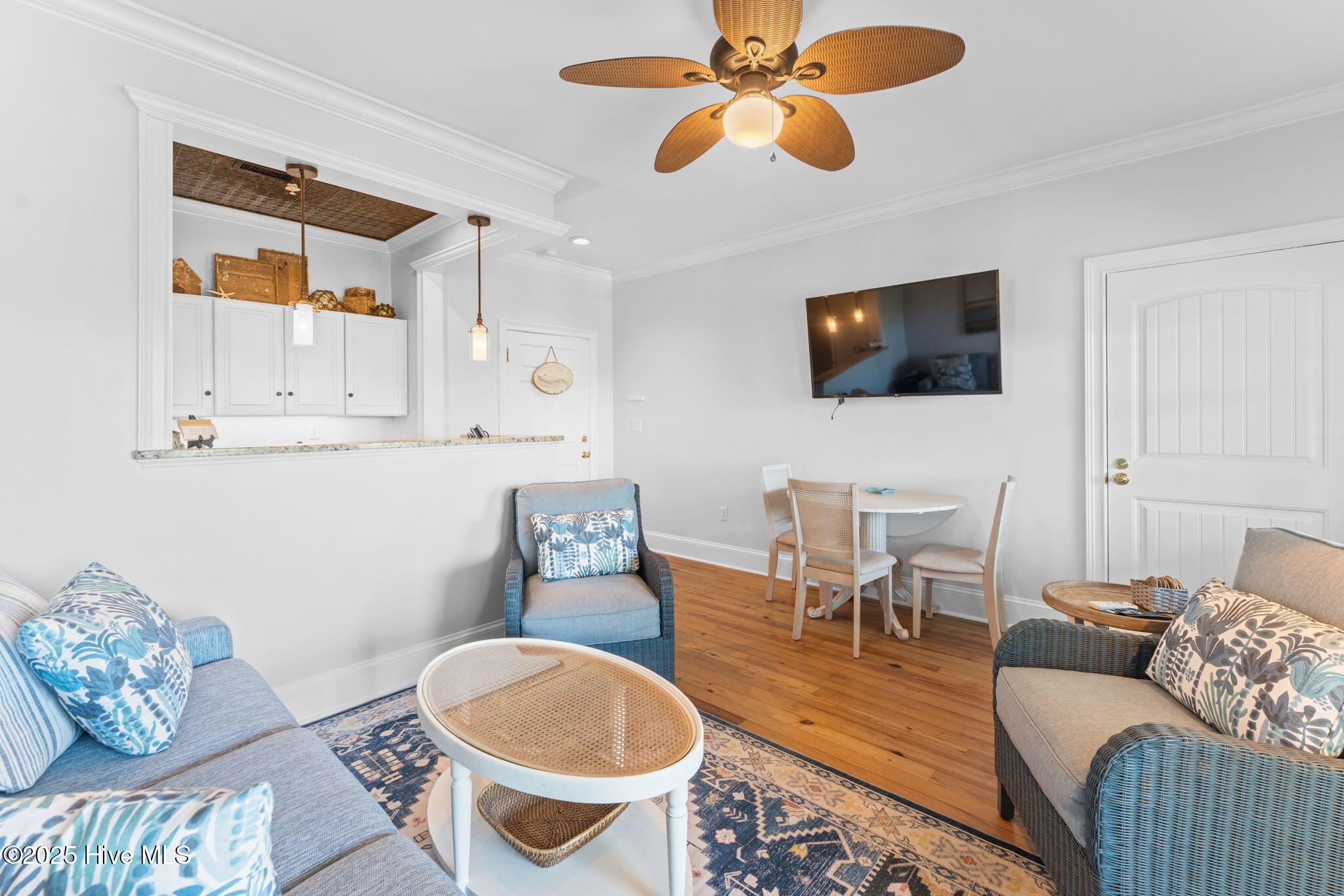 100518658 | Photo 24