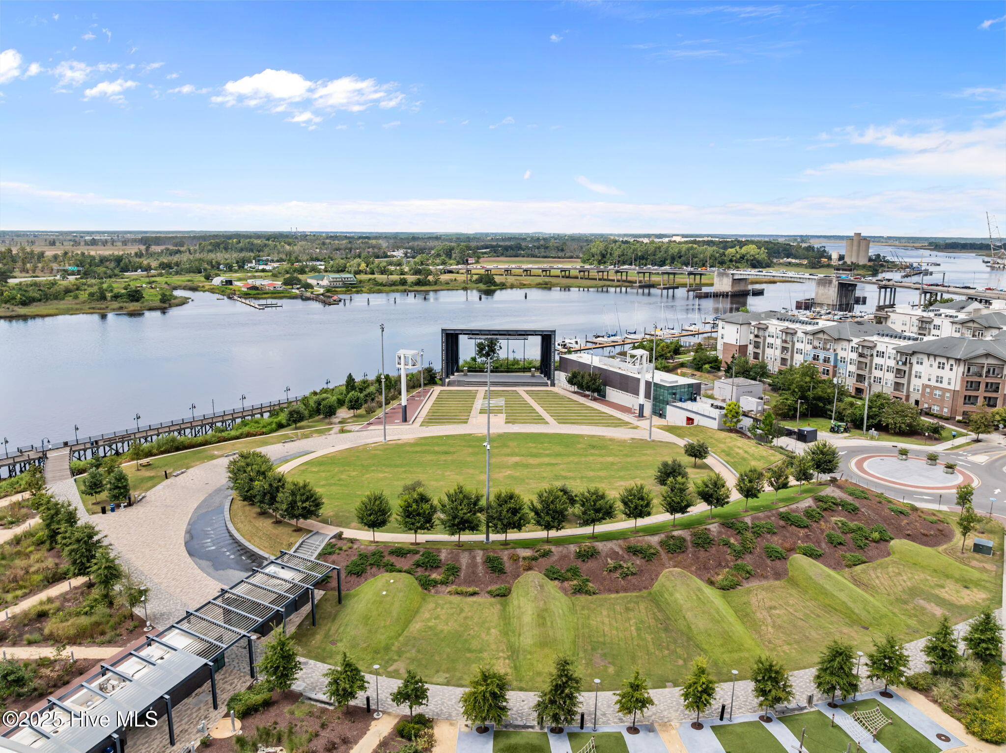 100528560 | Photo 23