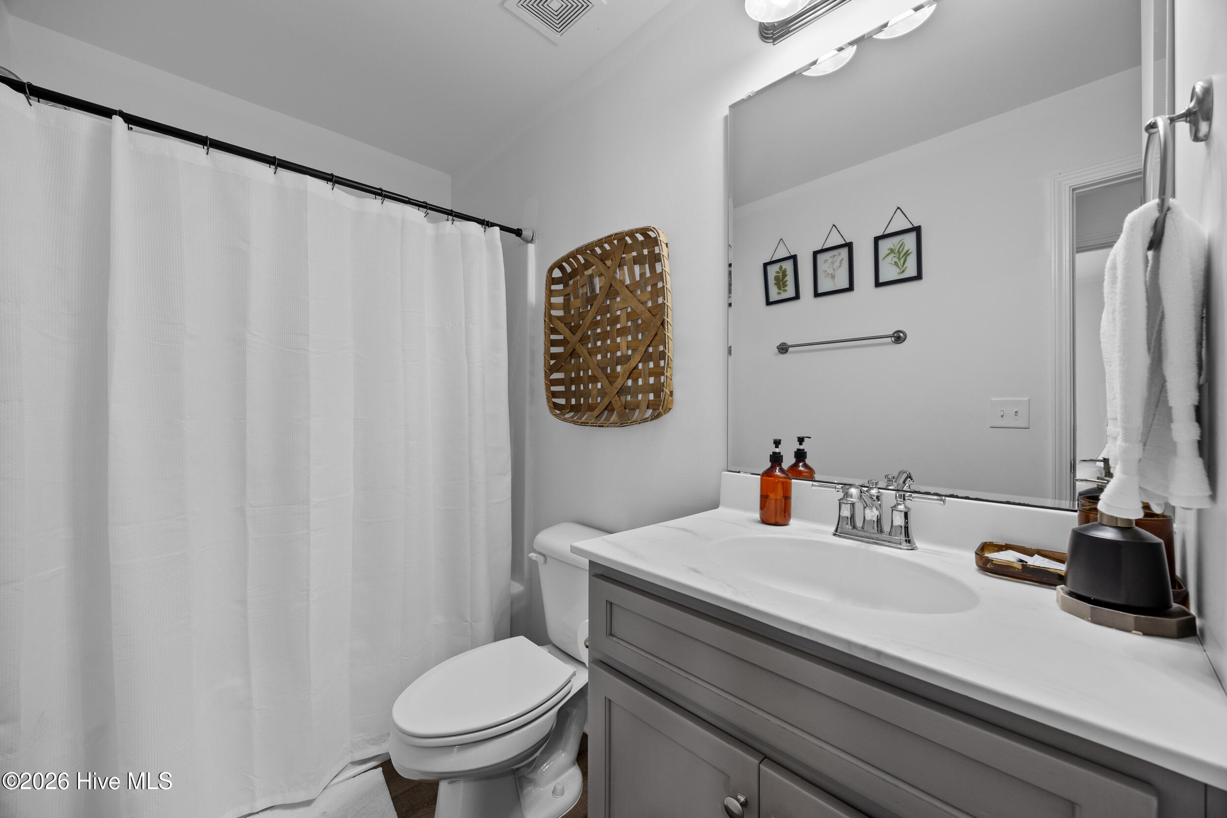 100563467 | Photo 28