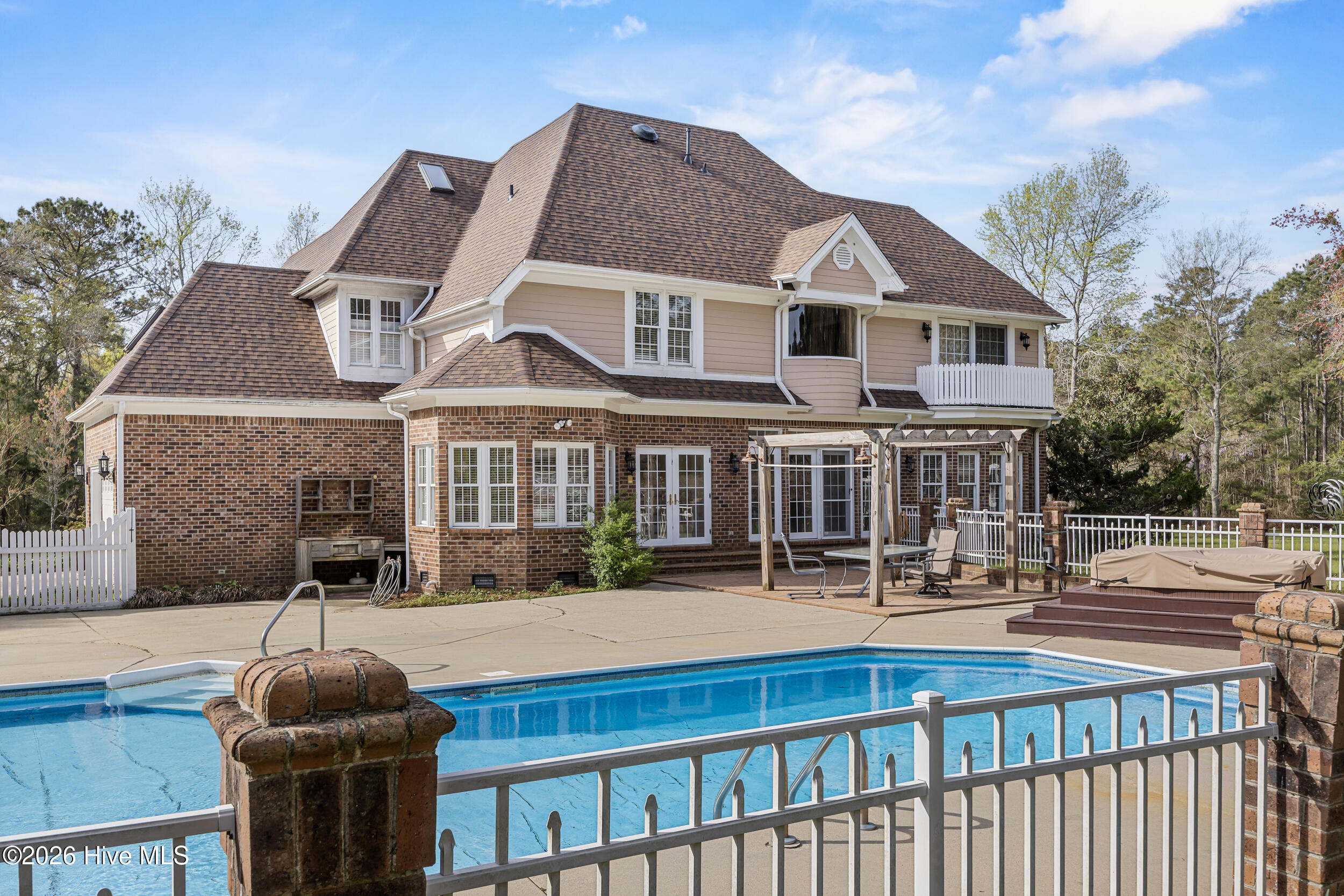 100562127 | Photo 58