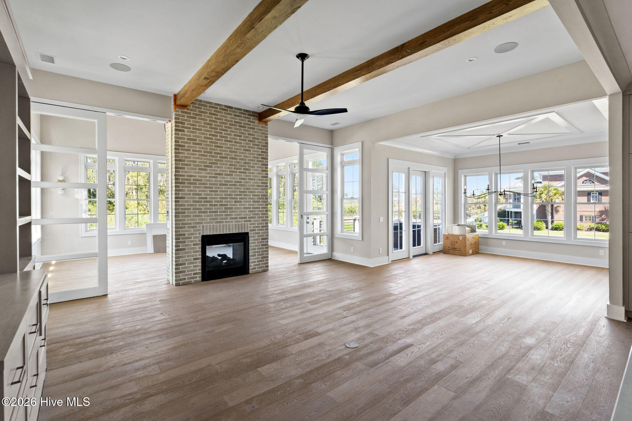 100536610 | Photo 23