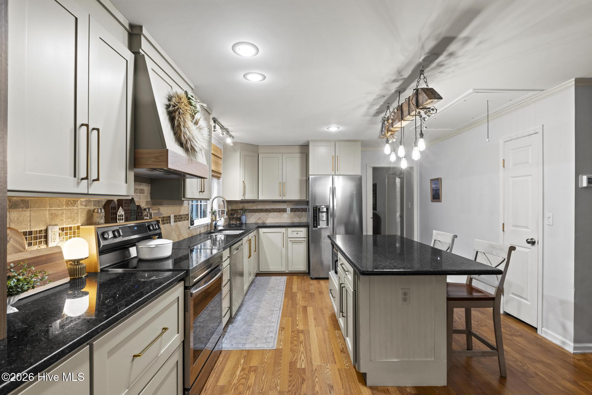 100569223 | Photo 17