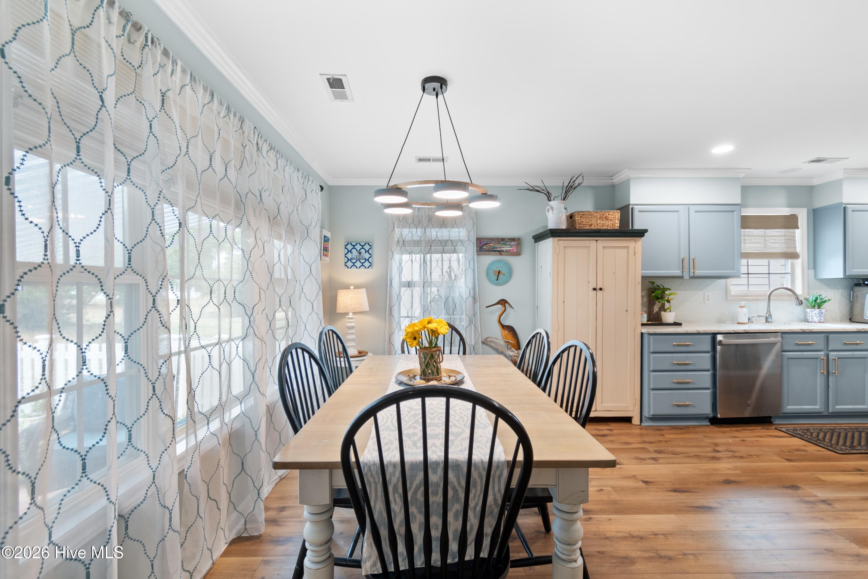 100558104 | Photo 30