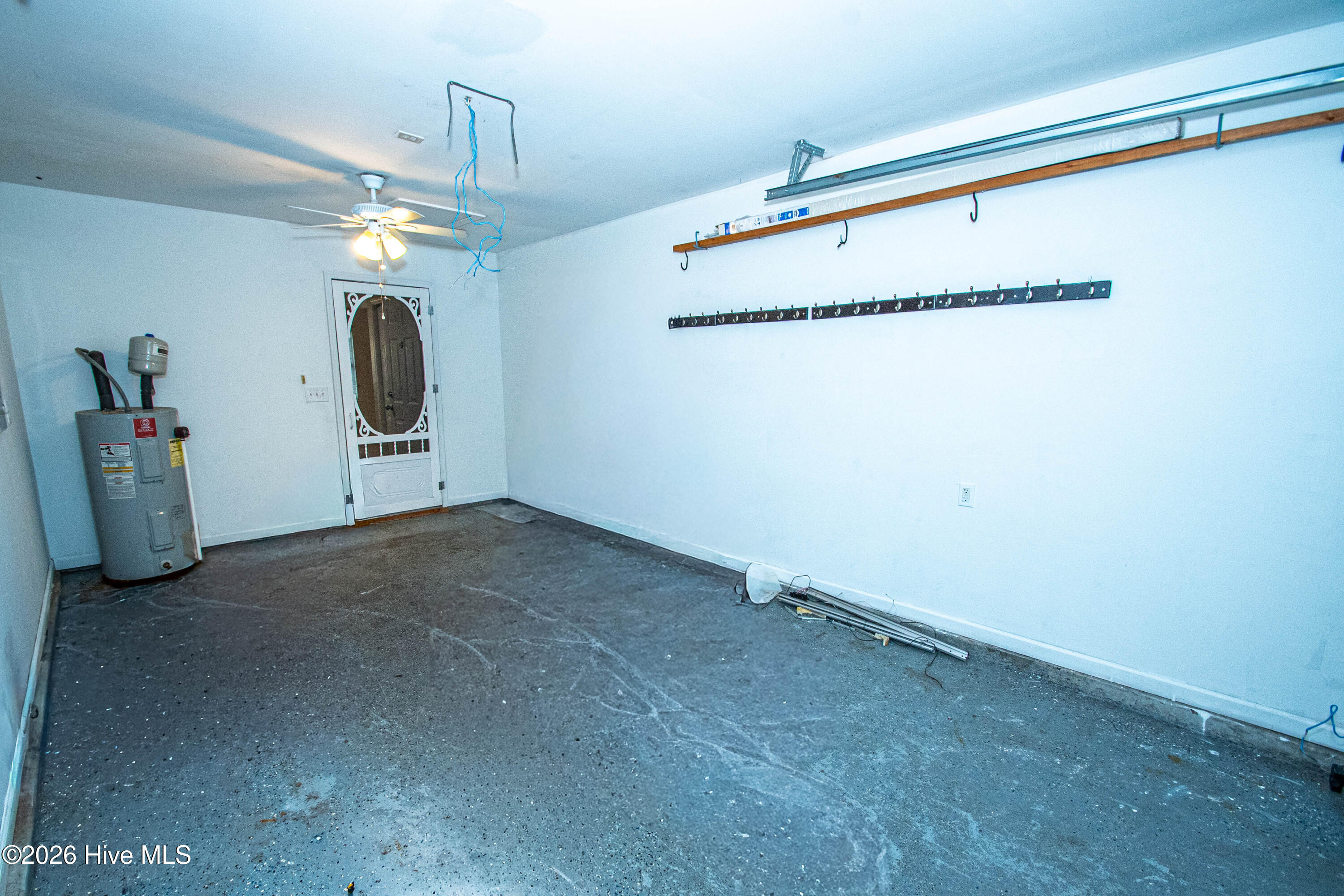 100567931 | Photo 41