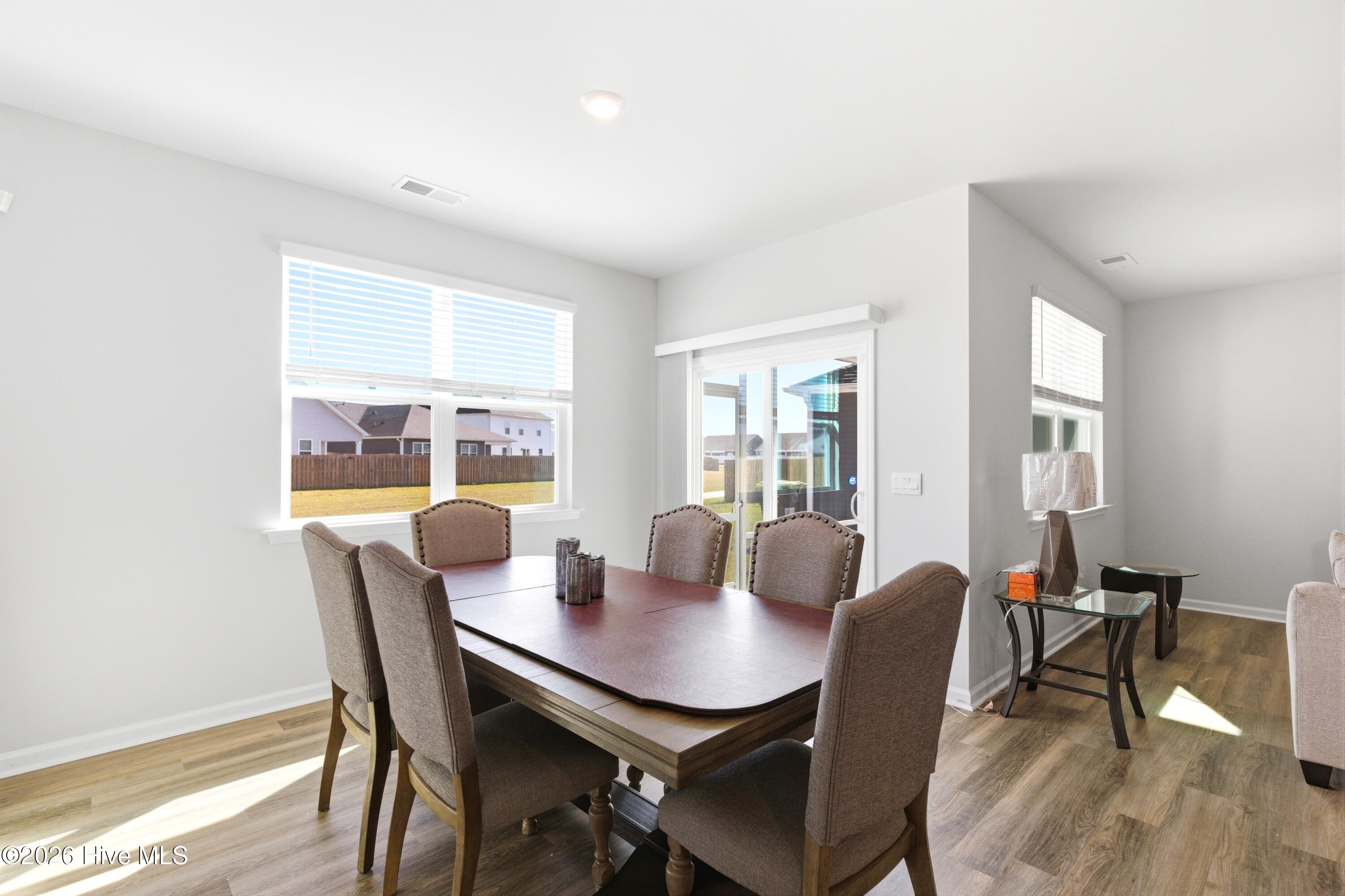 100563047 | Photo 28