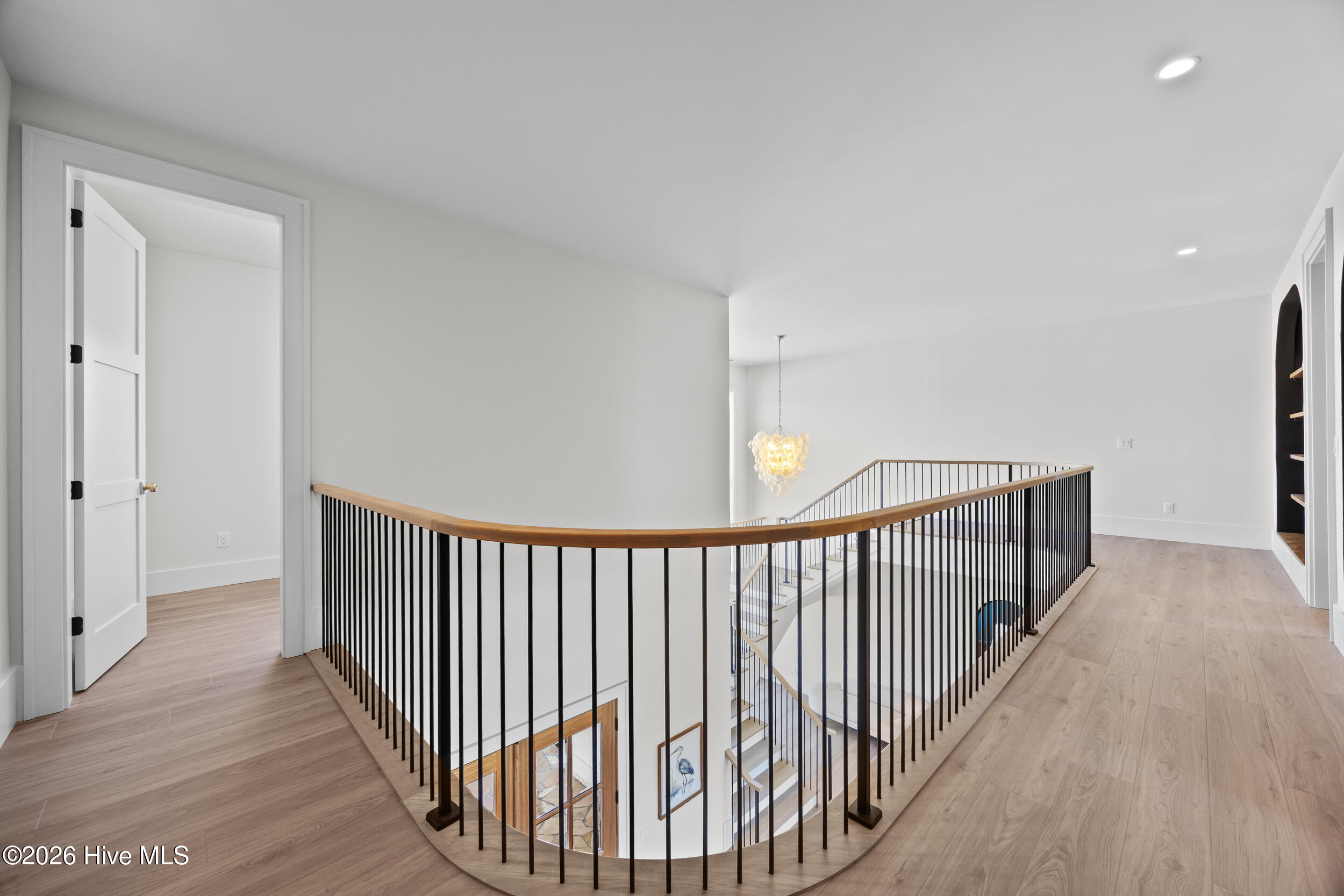 100561987 | Photo 46