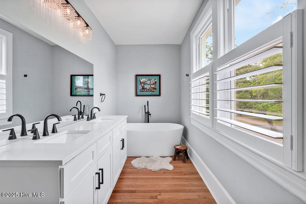 100528025 | Photo 23