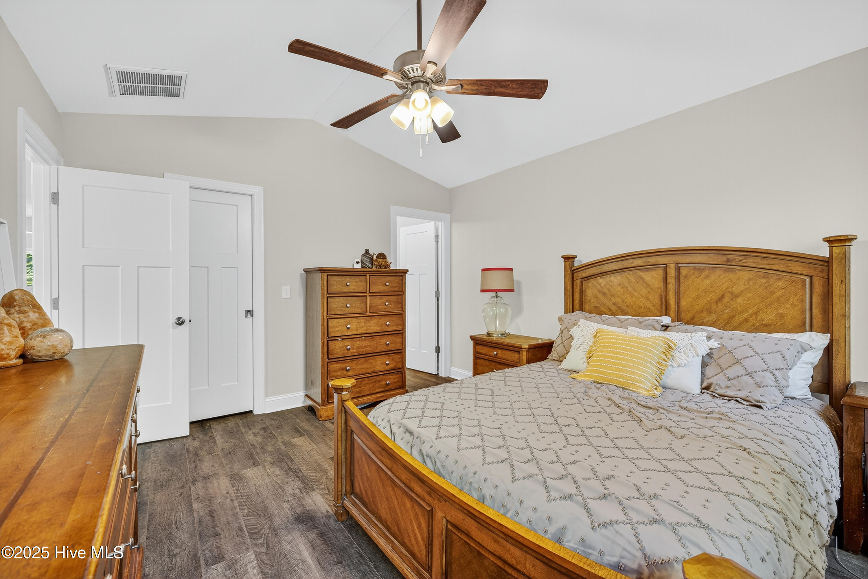 100554720 | Photo 19