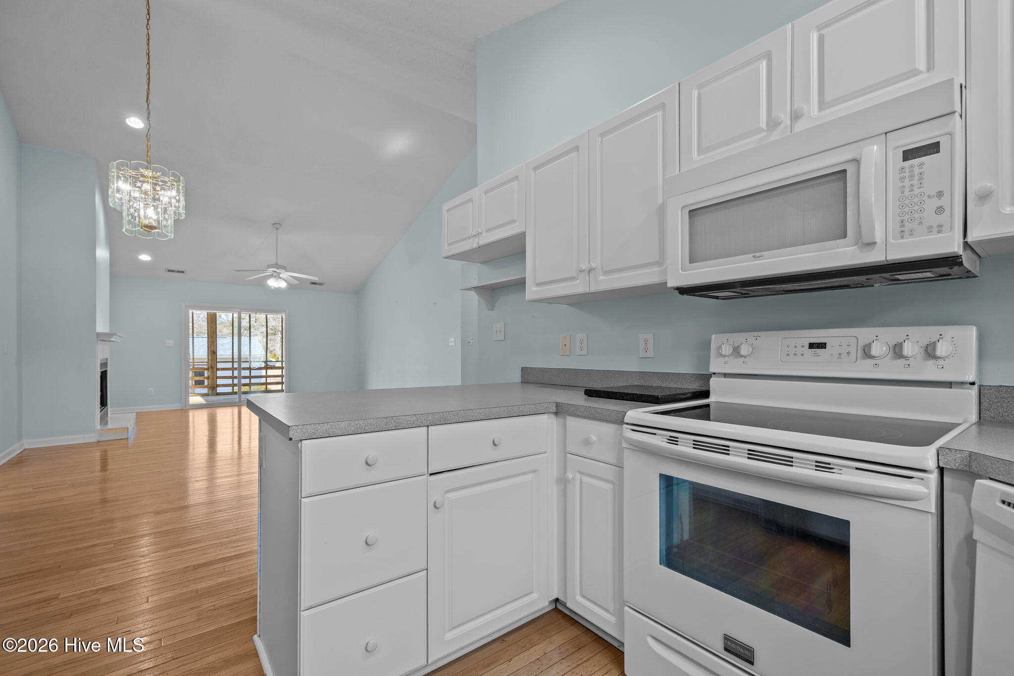 100554027 | Photo 21