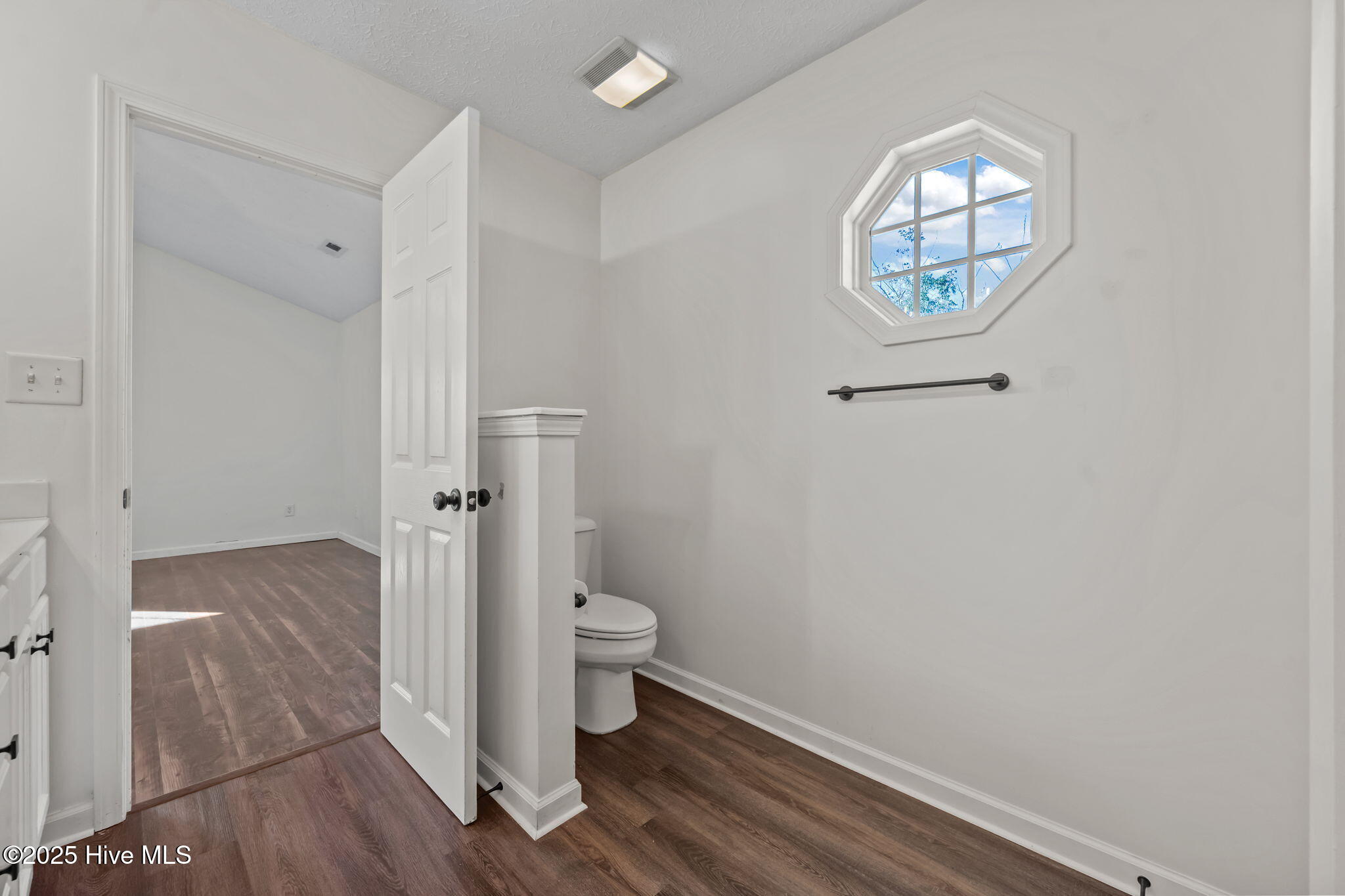 100546746 | Photo 31