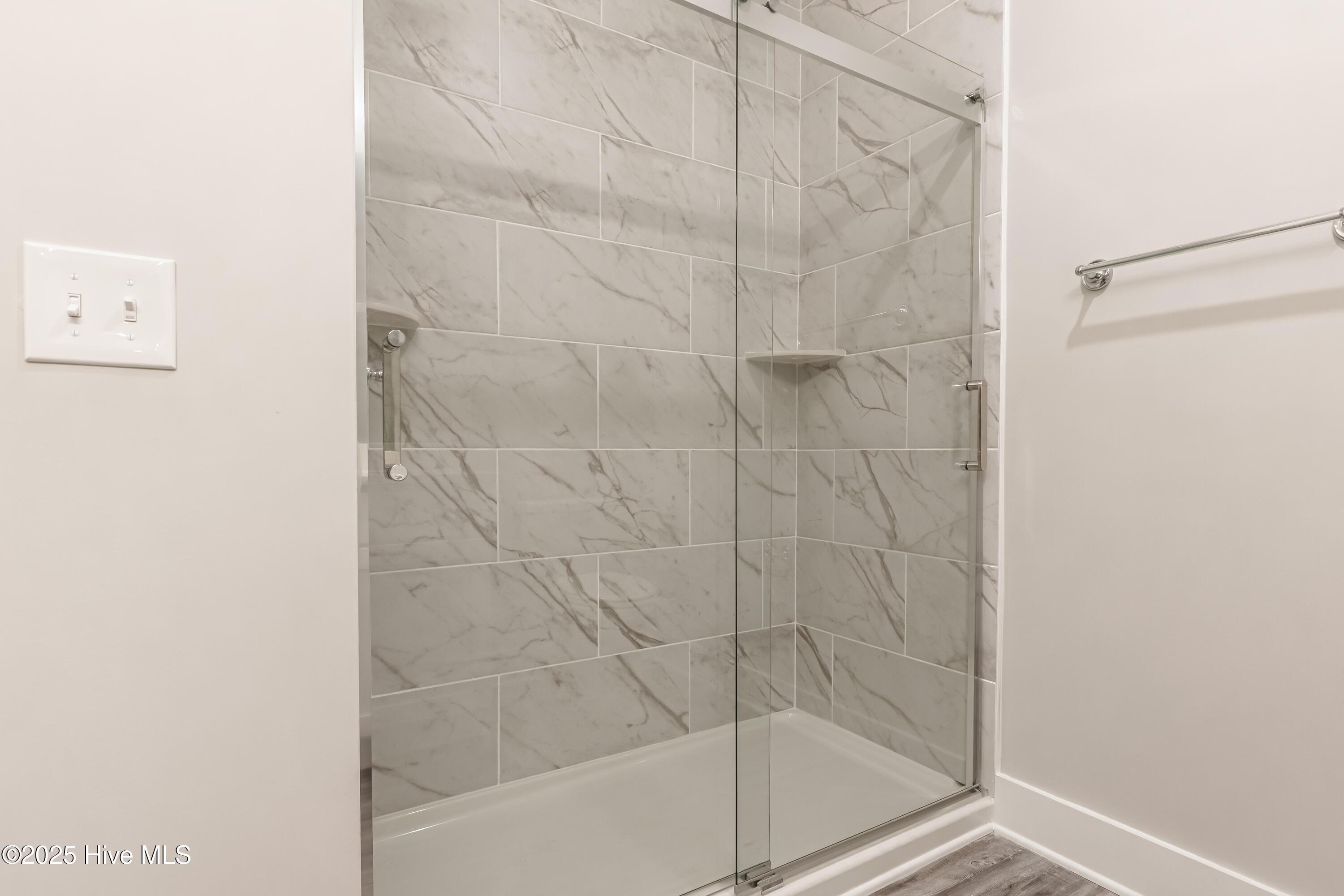 100529358 | Photo 23