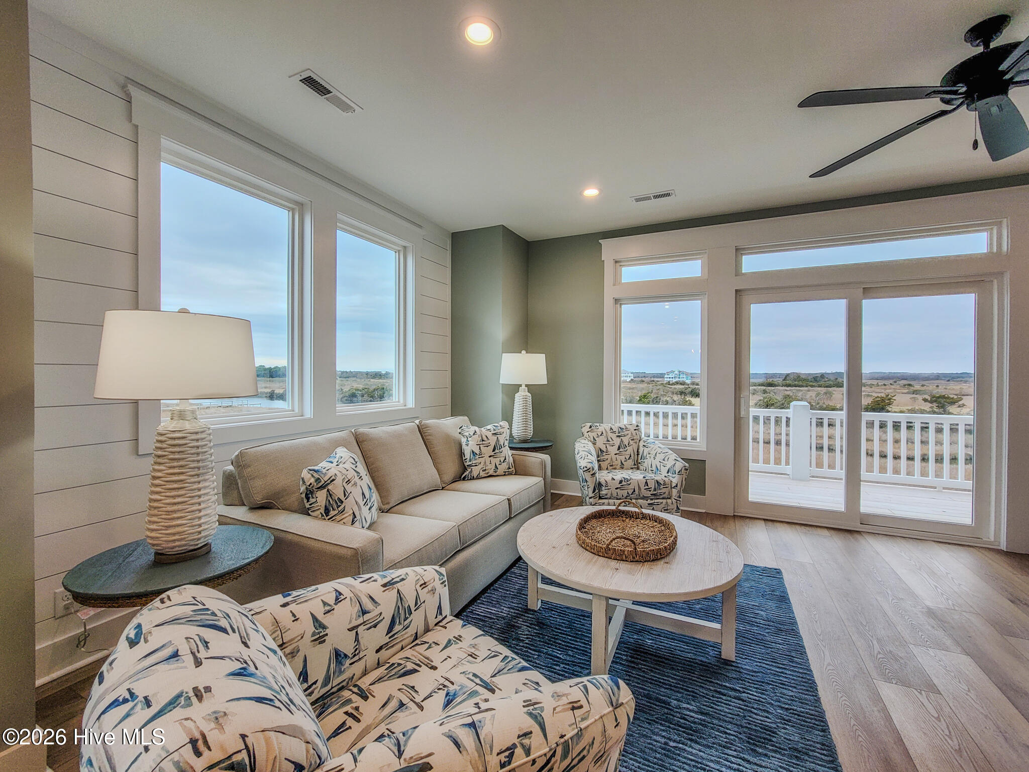 100553641 | Photo 32