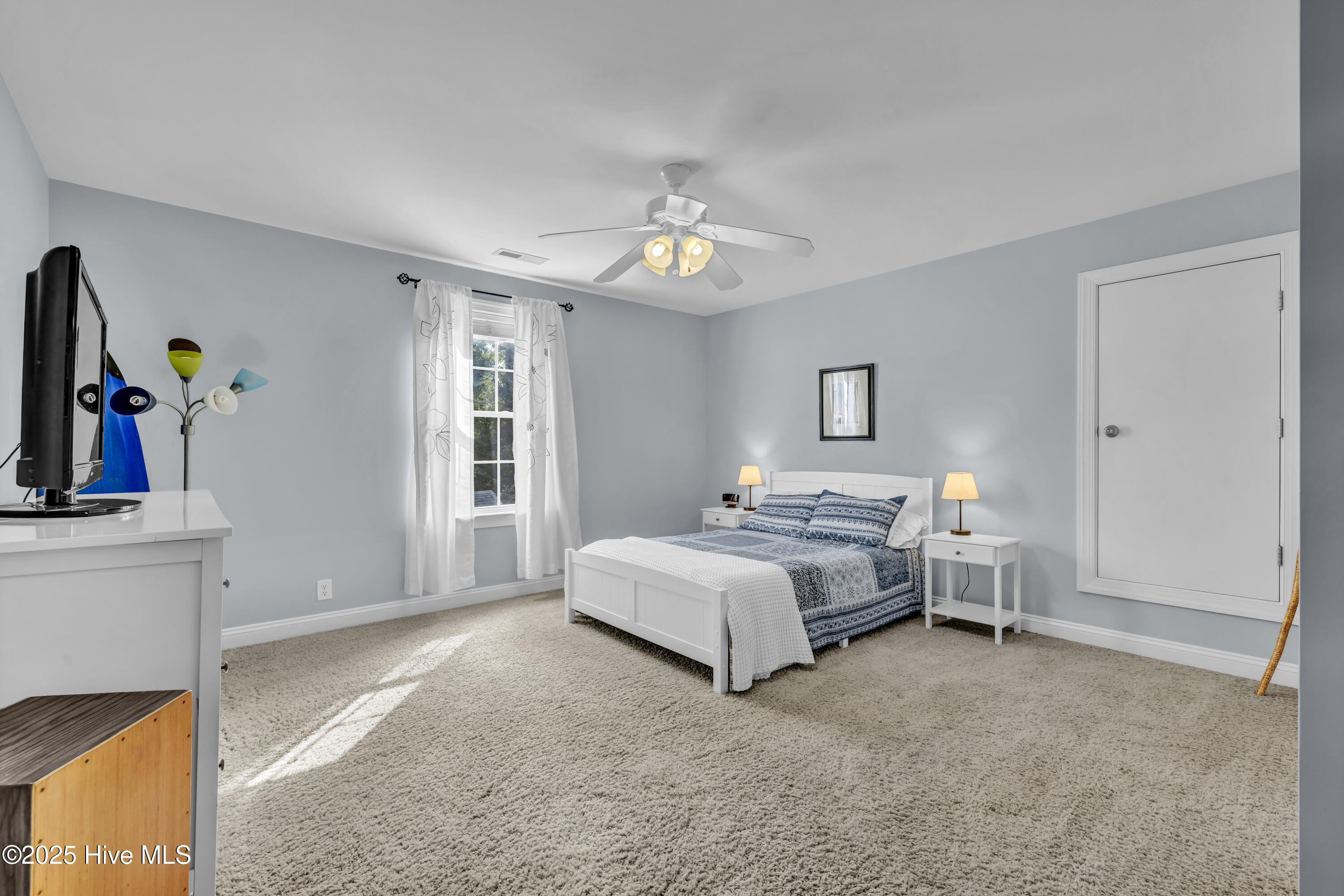 100533968 | Photo 31